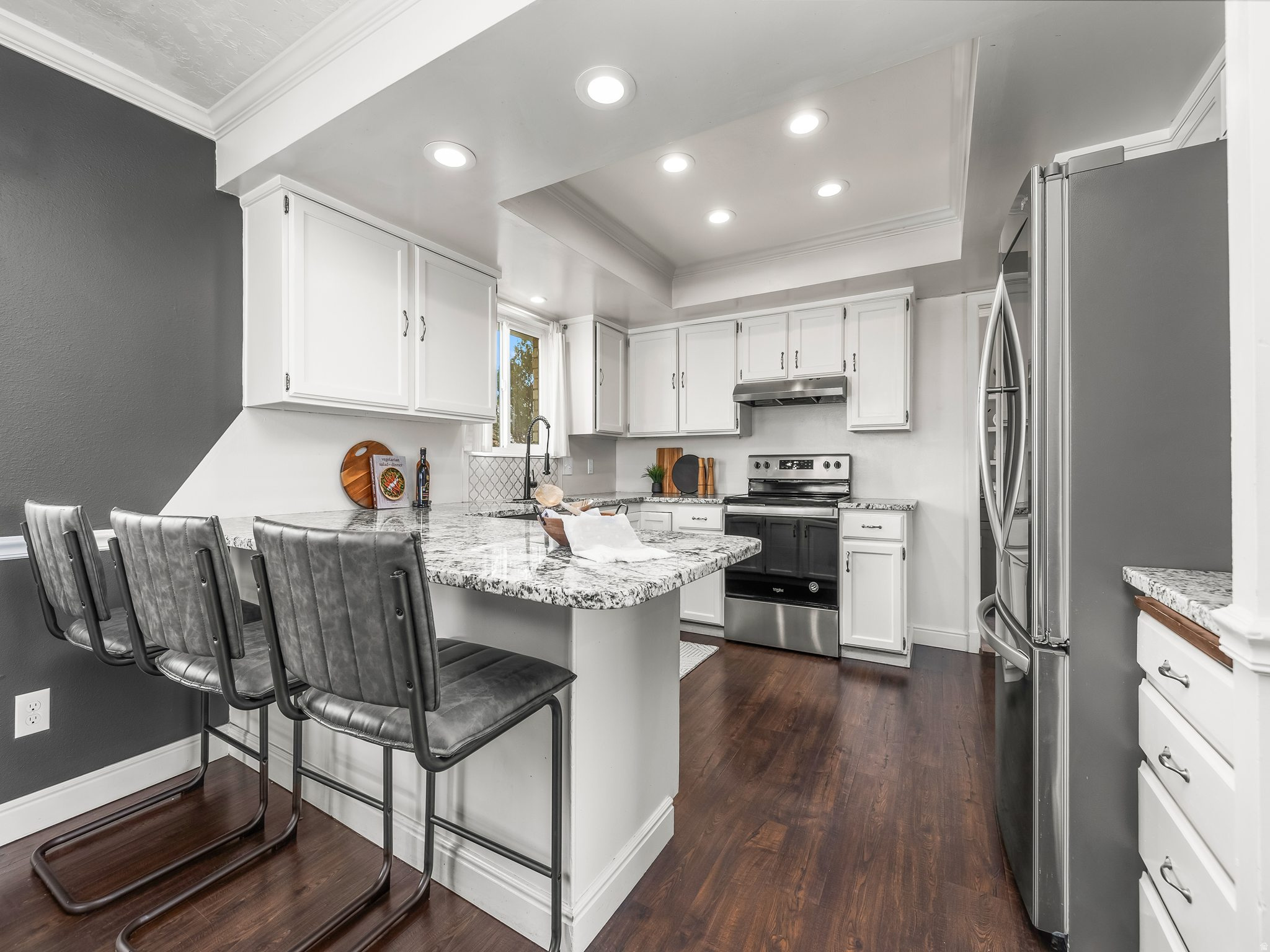 ELMONT PLAZA - Residential