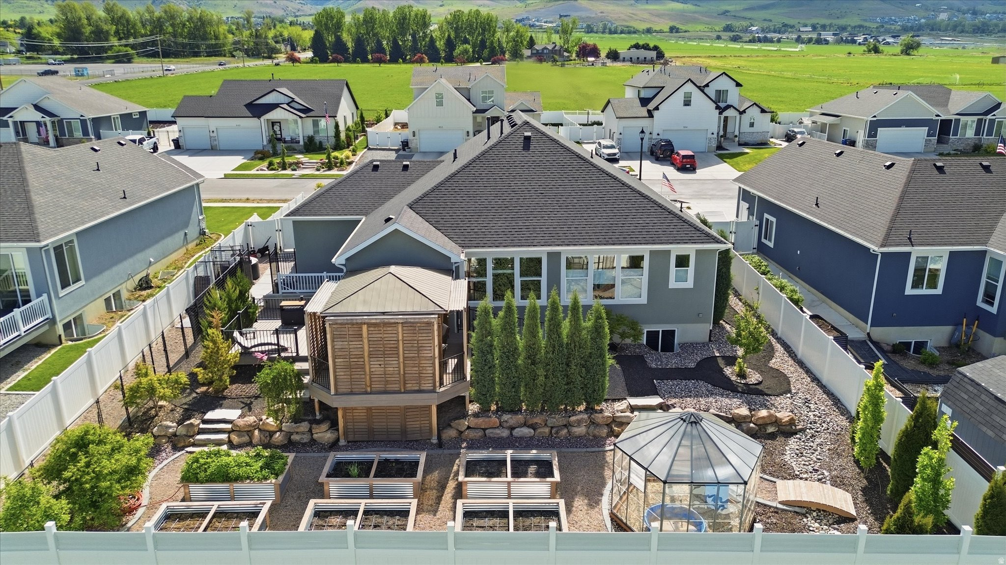 EASTVIEW LANDING - Residential