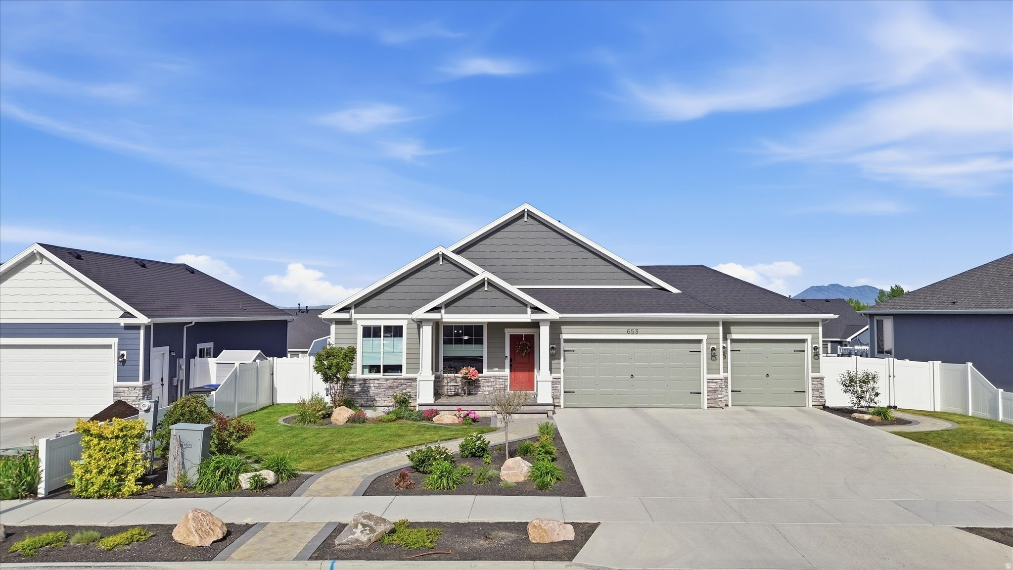 EASTVIEW LANDING - Residential