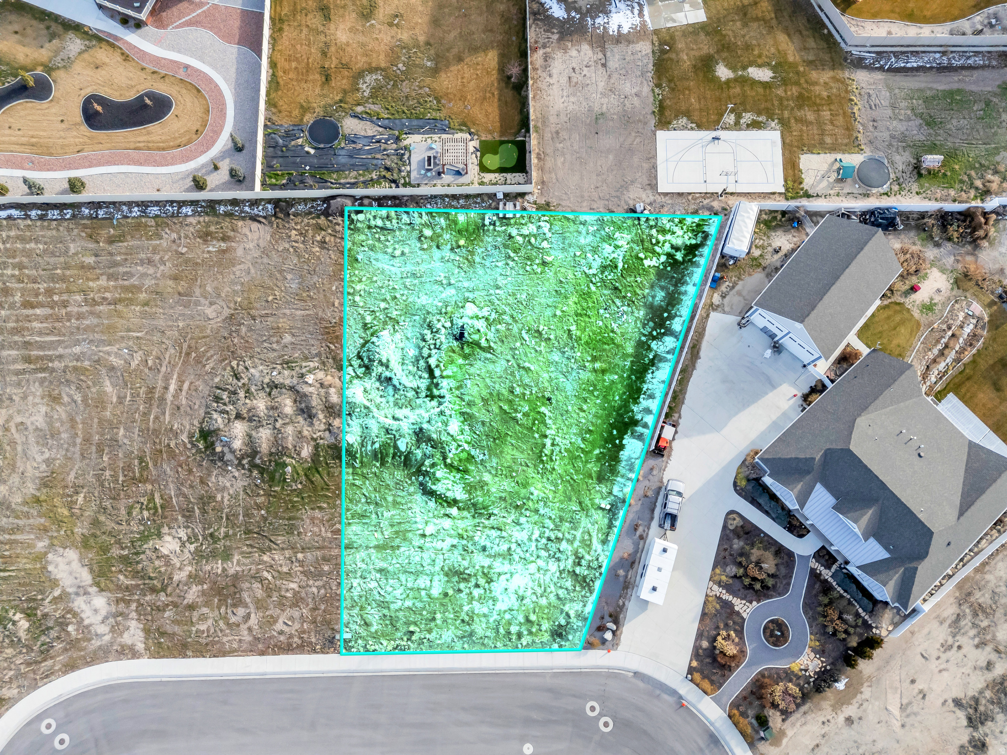 JAMES BAY AT WATERS EDGE - Land