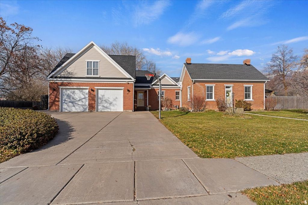 Photo of 87 E 100 S, Kaysville, UT 84037 (MLS # 2136745)