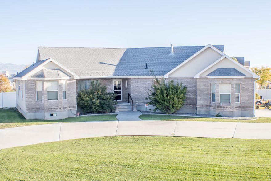 Charming single-level brick home on a spacious .63 acre corner lot featuring a convenient pull-through driveway. Includes a dedicated hobby workshop! Master suite has separate tub/shower. Priced $15k below independent appraisal for instant equity!