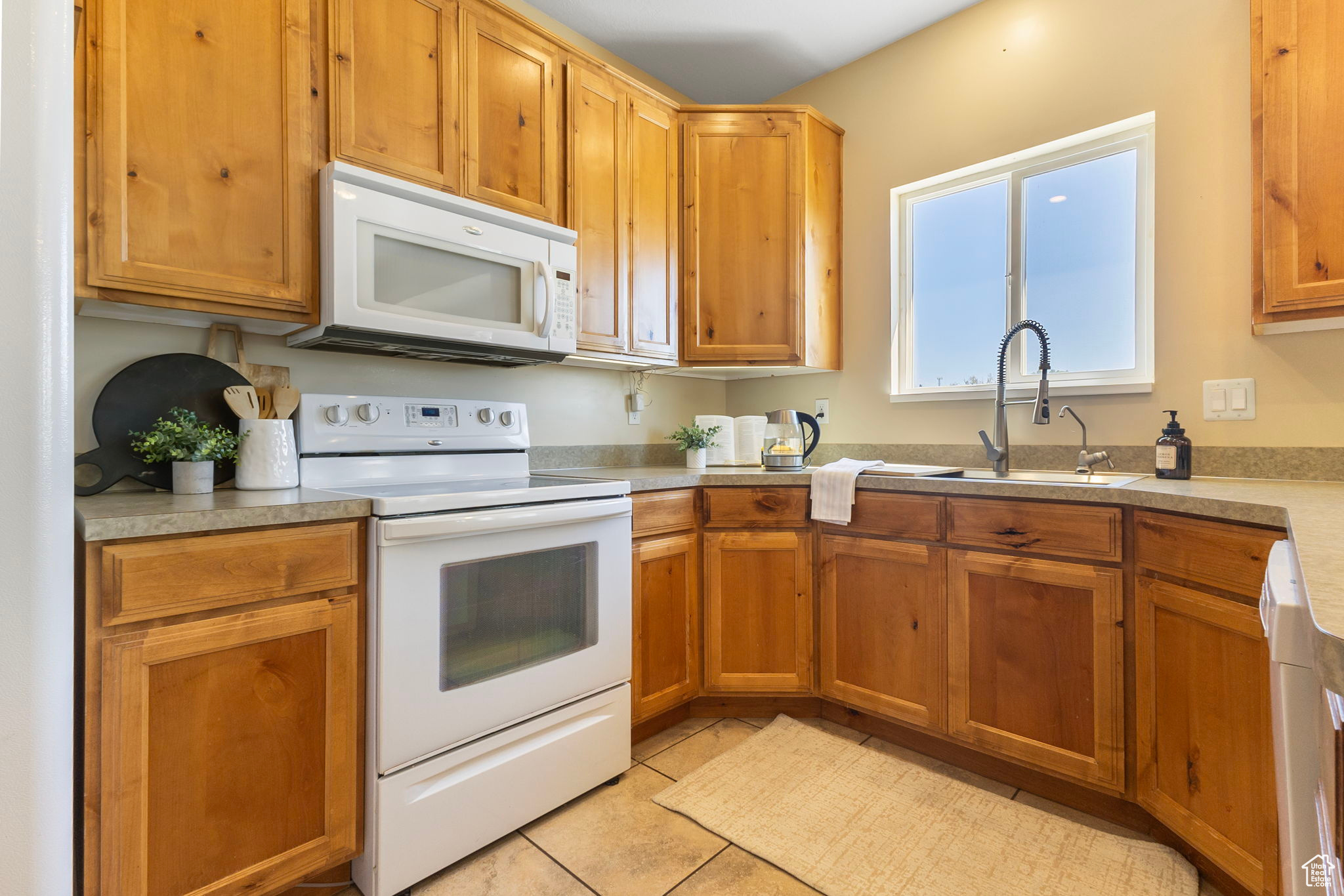 FAIRVIEW EST - Residential
