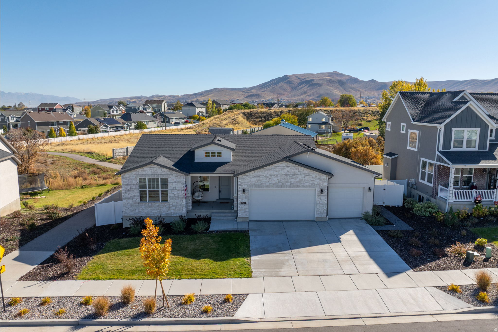 HIDDEN OAKS - Residential