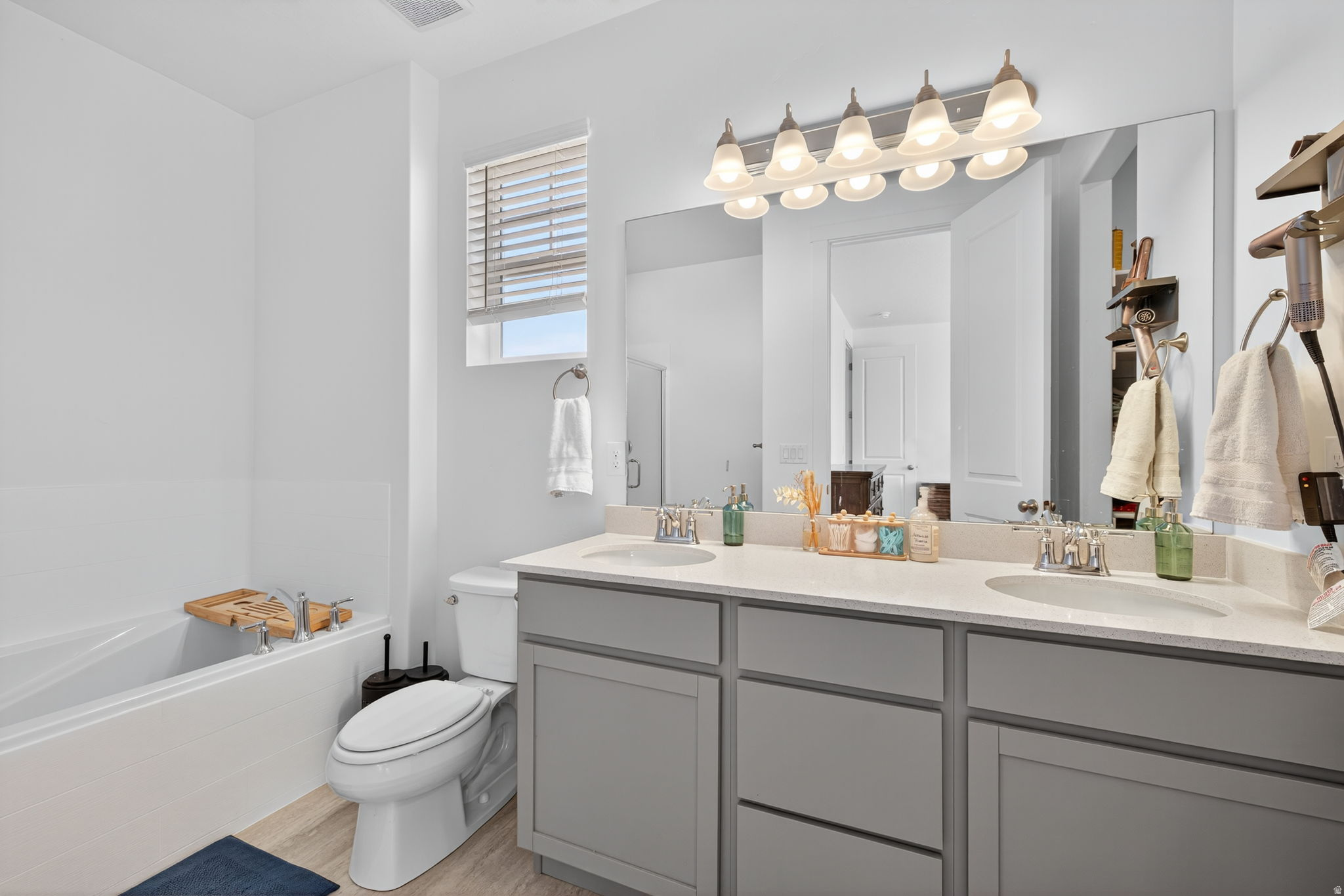 HIDDEN OAKS - Residential