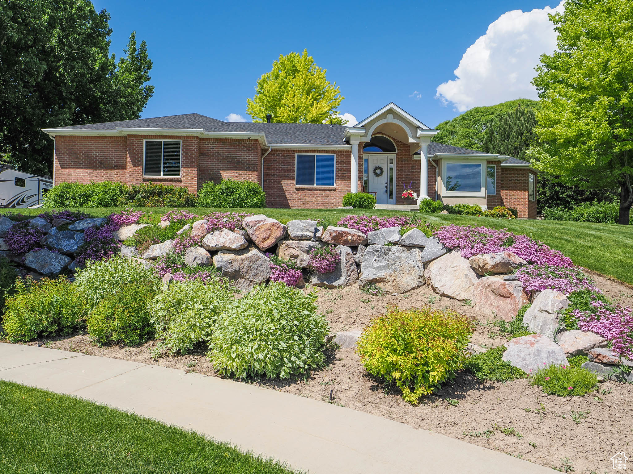 DRY CREEK ESTATES - Residential