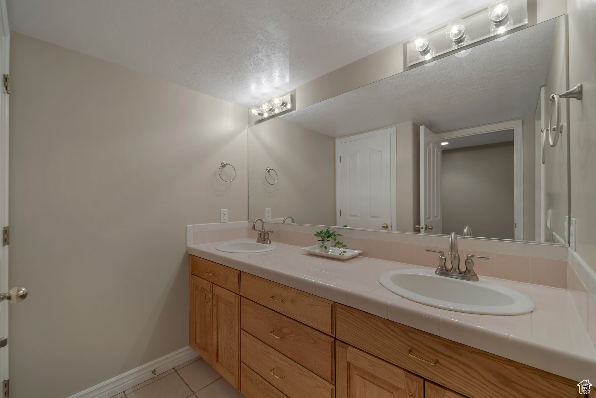 DRY CREEK ESTATES - Residential