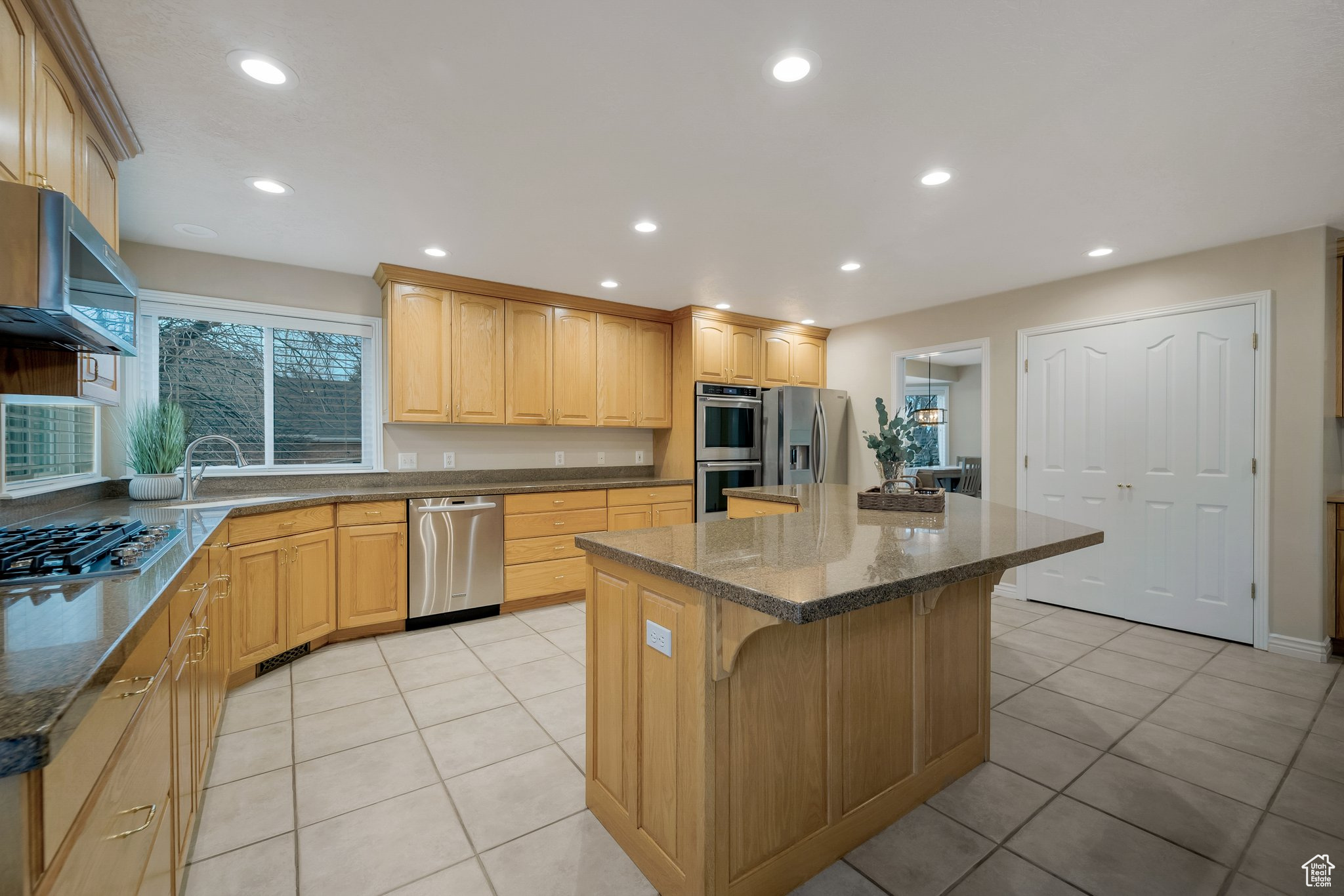 DRY CREEK ESTATES - Residential