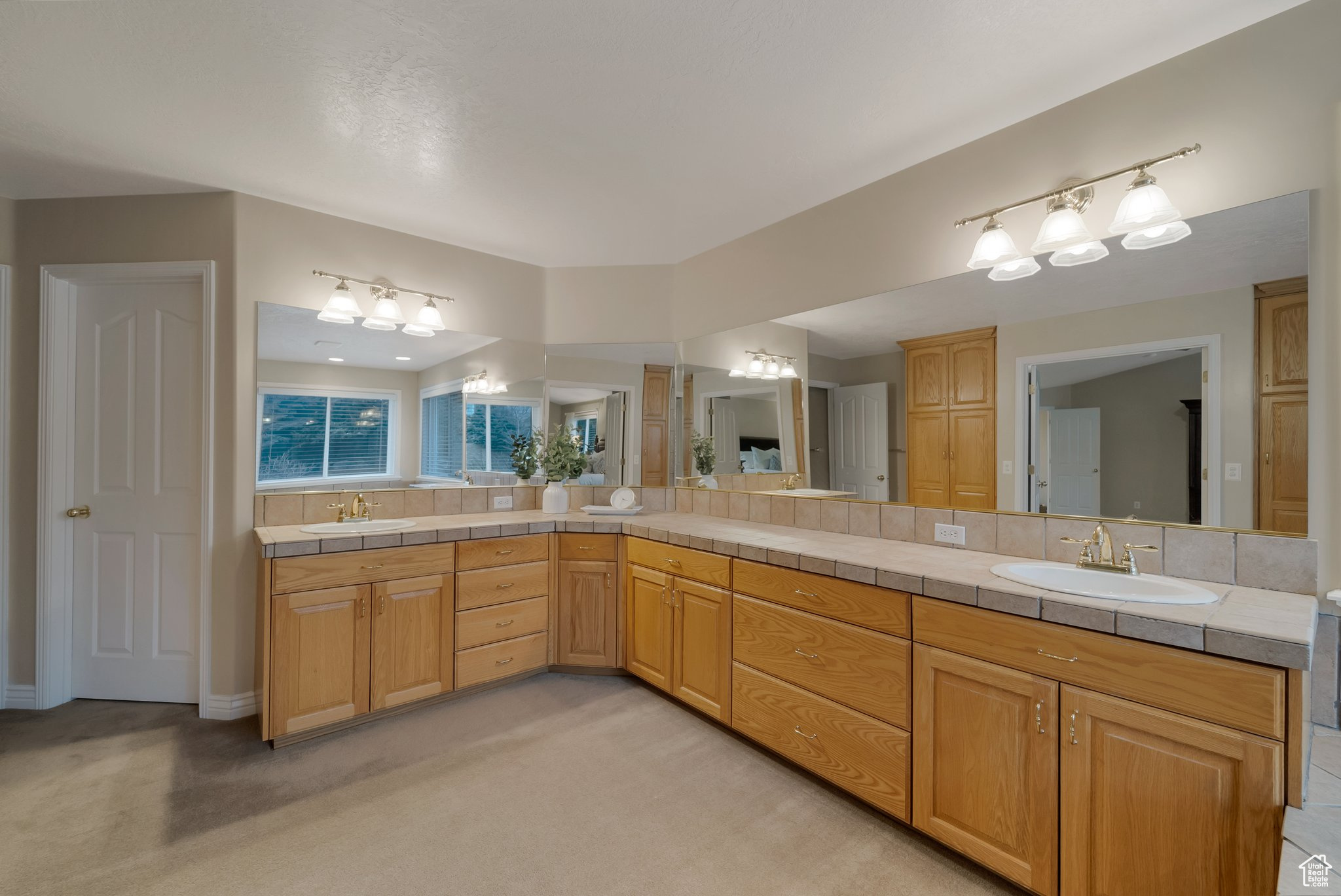 DRY CREEK ESTATES - Residential