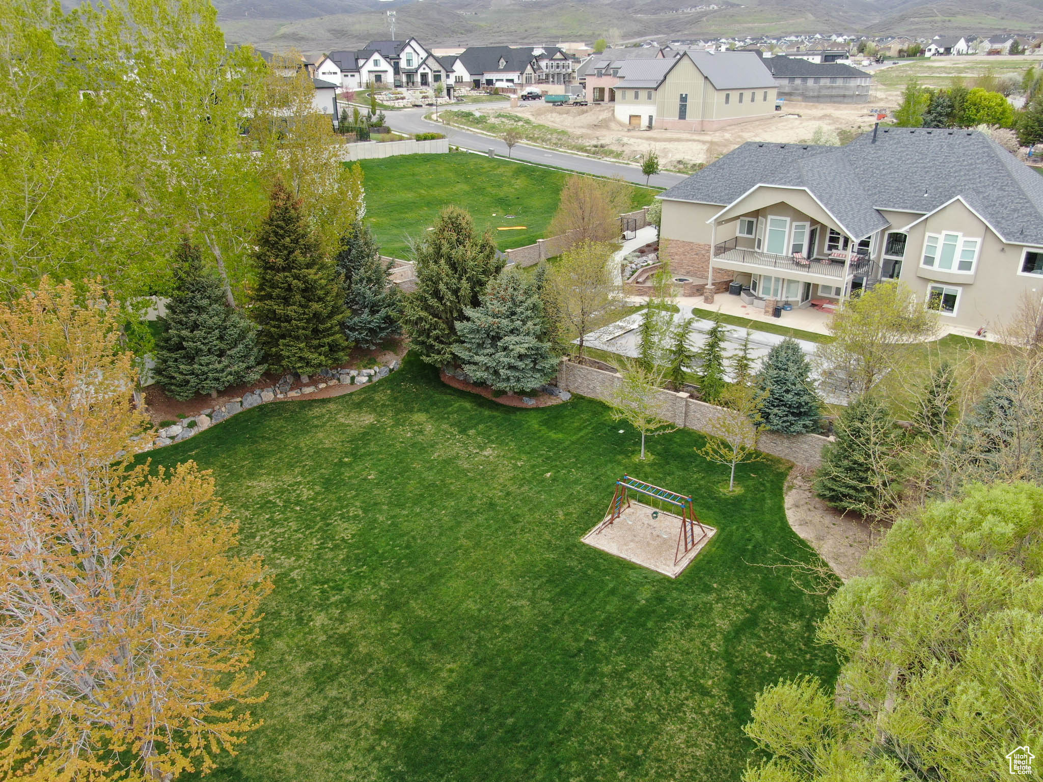 DRY CREEK ESTATES - Residential
