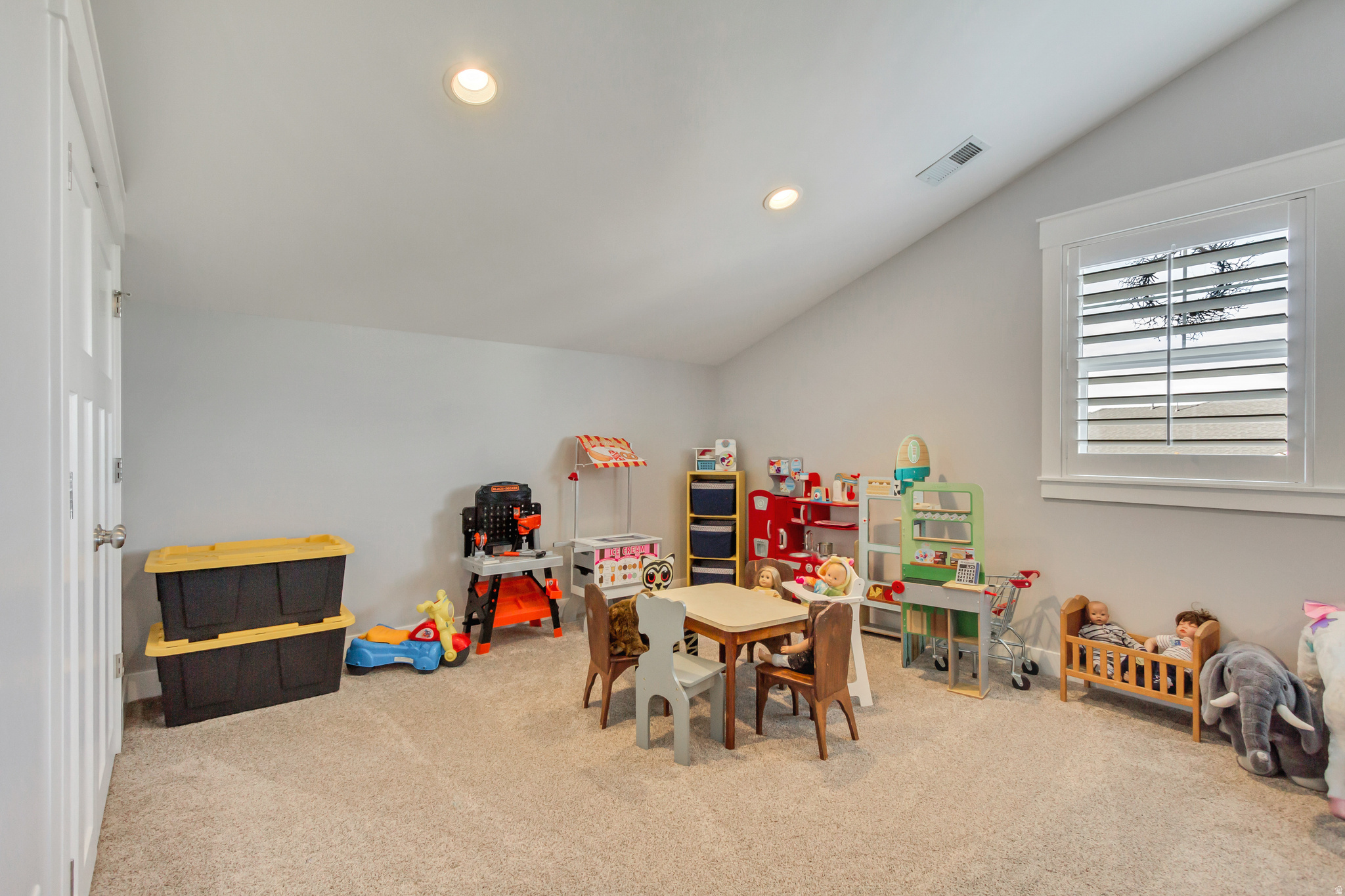 HUGHES ESTATES - Residential