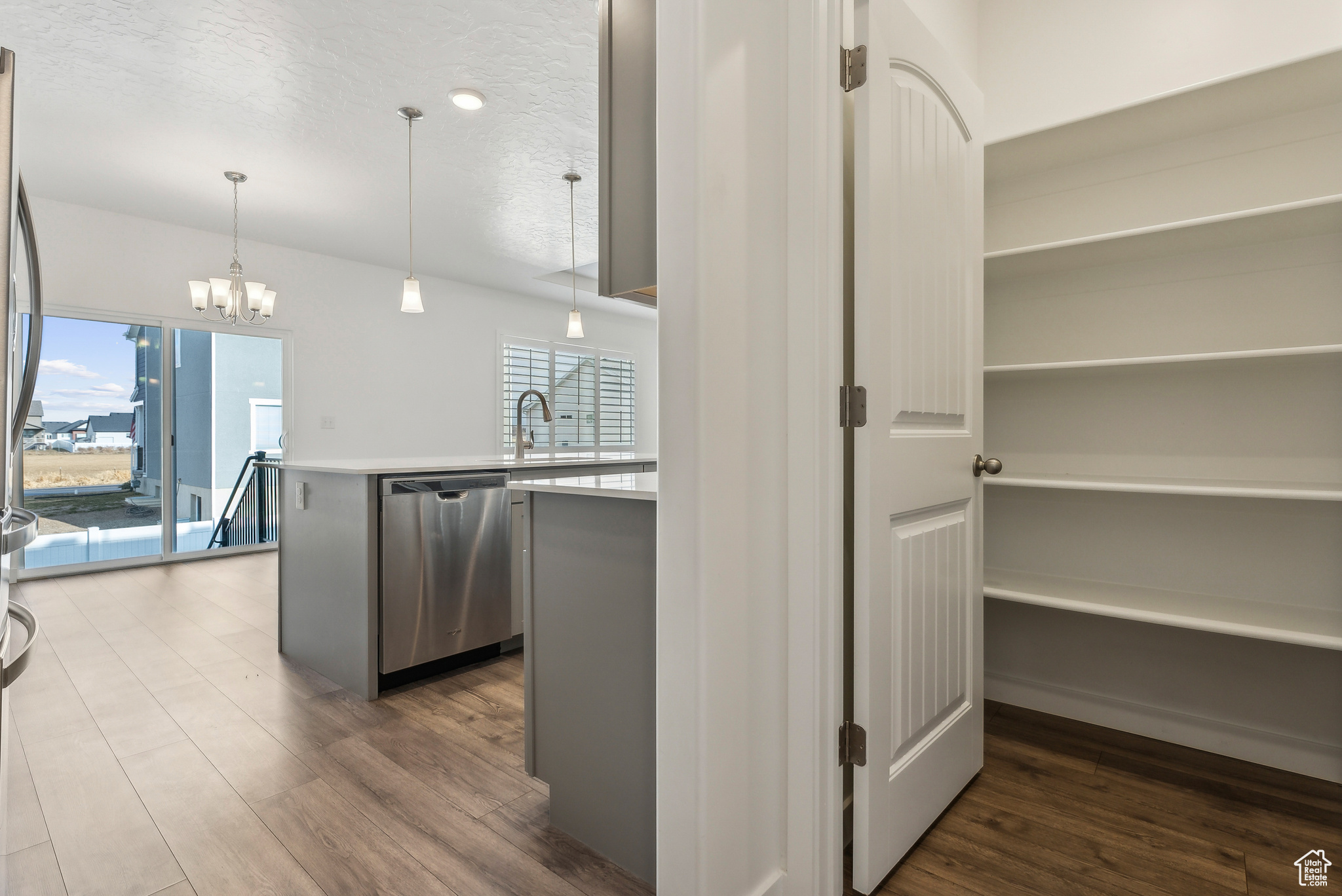 Syracuse, Utah 84075, United States, 3 Bedrooms Bedrooms, ,2 BathroomsBathrooms,Residential,Active,90445