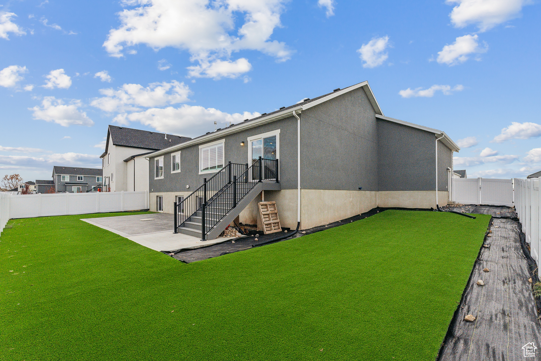 Syracuse, Utah 84075, United States, 3 Bedrooms Bedrooms, ,2 BathroomsBathrooms,Residential,Active,90445