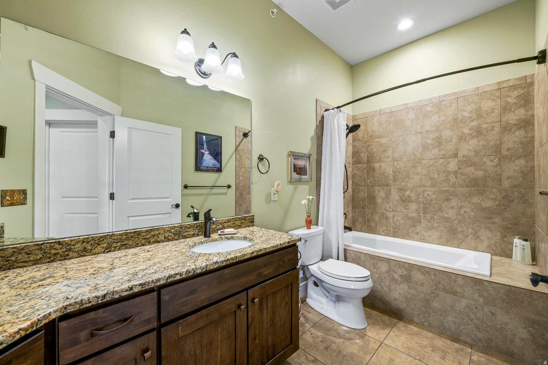 QUARRY VILLAGE CONDOMINIUMS - Residential