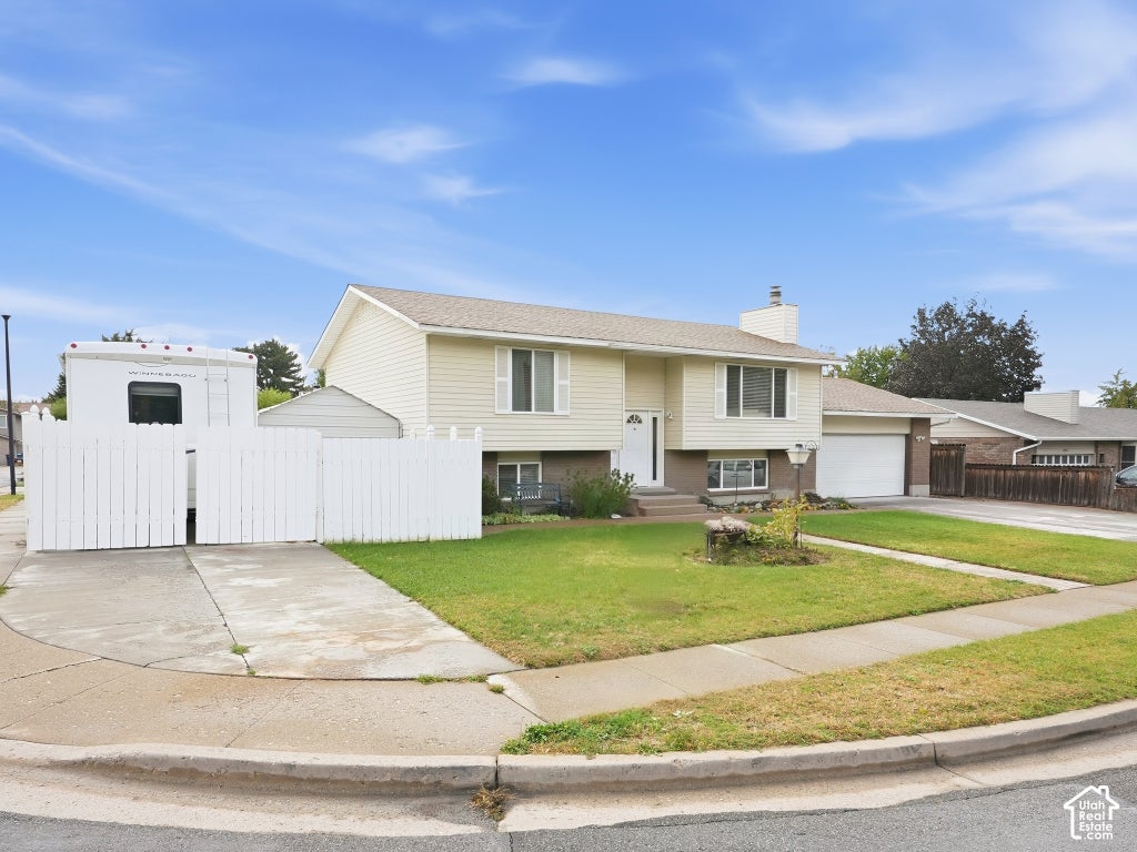 Photo of 2496 E WOODTHRUSH DR, Sandy, UT 84093 (MLS # 2190947)