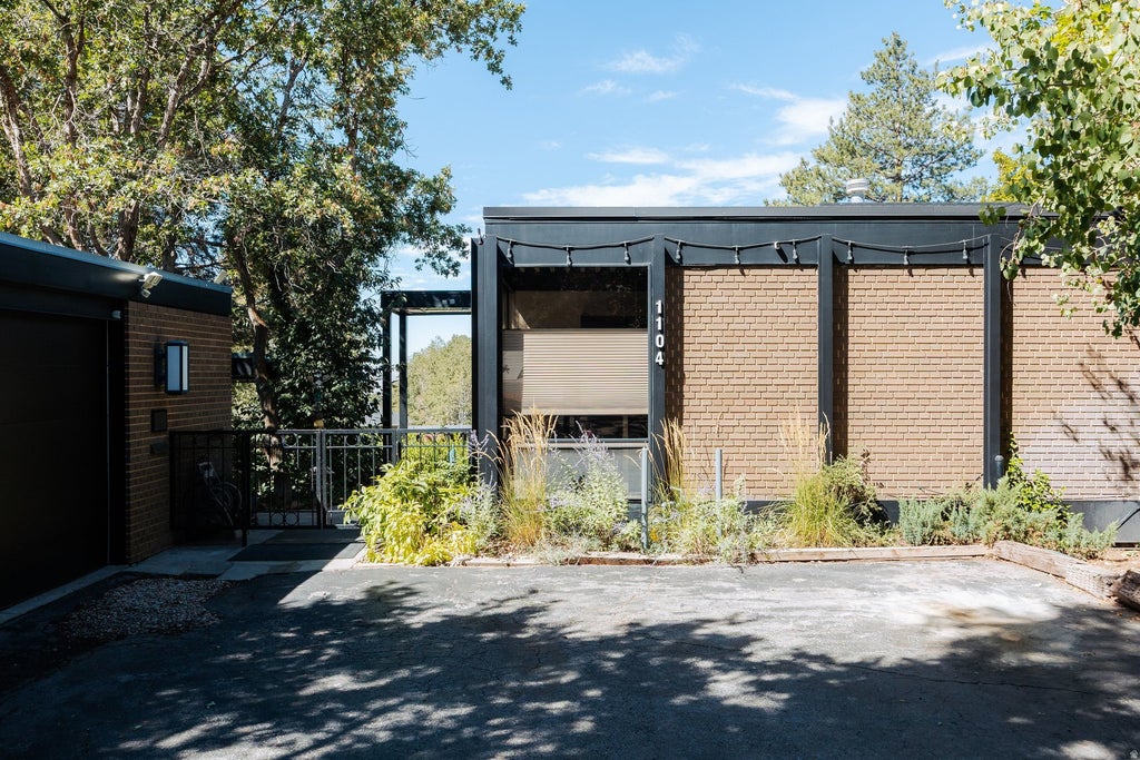 Photo of 1104 S MERCEDES WAY E, Salt Lake City, UT 84108 (MLS # 2185337)