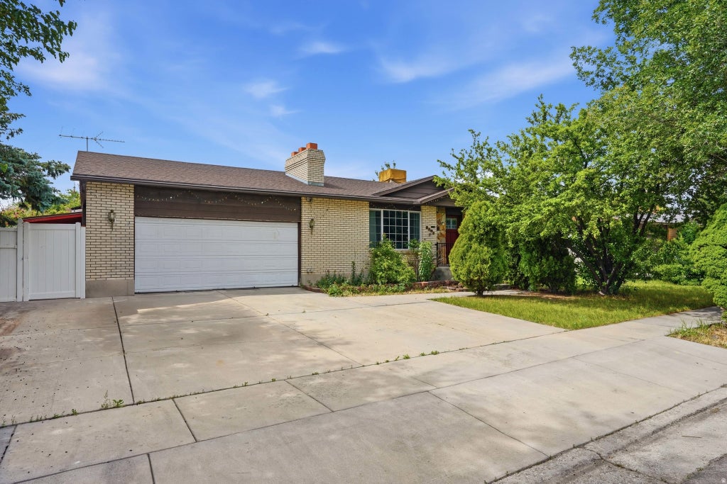 Photo of 2303 W HARVESTLAND DR S, Salt Lake City, UT 84129 (MLS # 2164148)