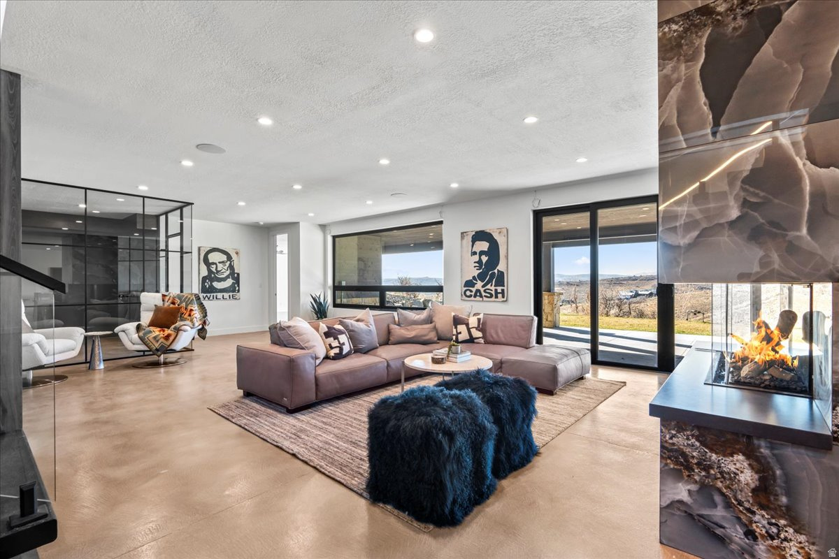 TUHAYE - Residential