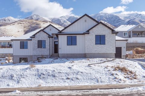 Photo of 202 N OH HENRY ST, Santaquin, UT 84655 (MLS # 2134076)