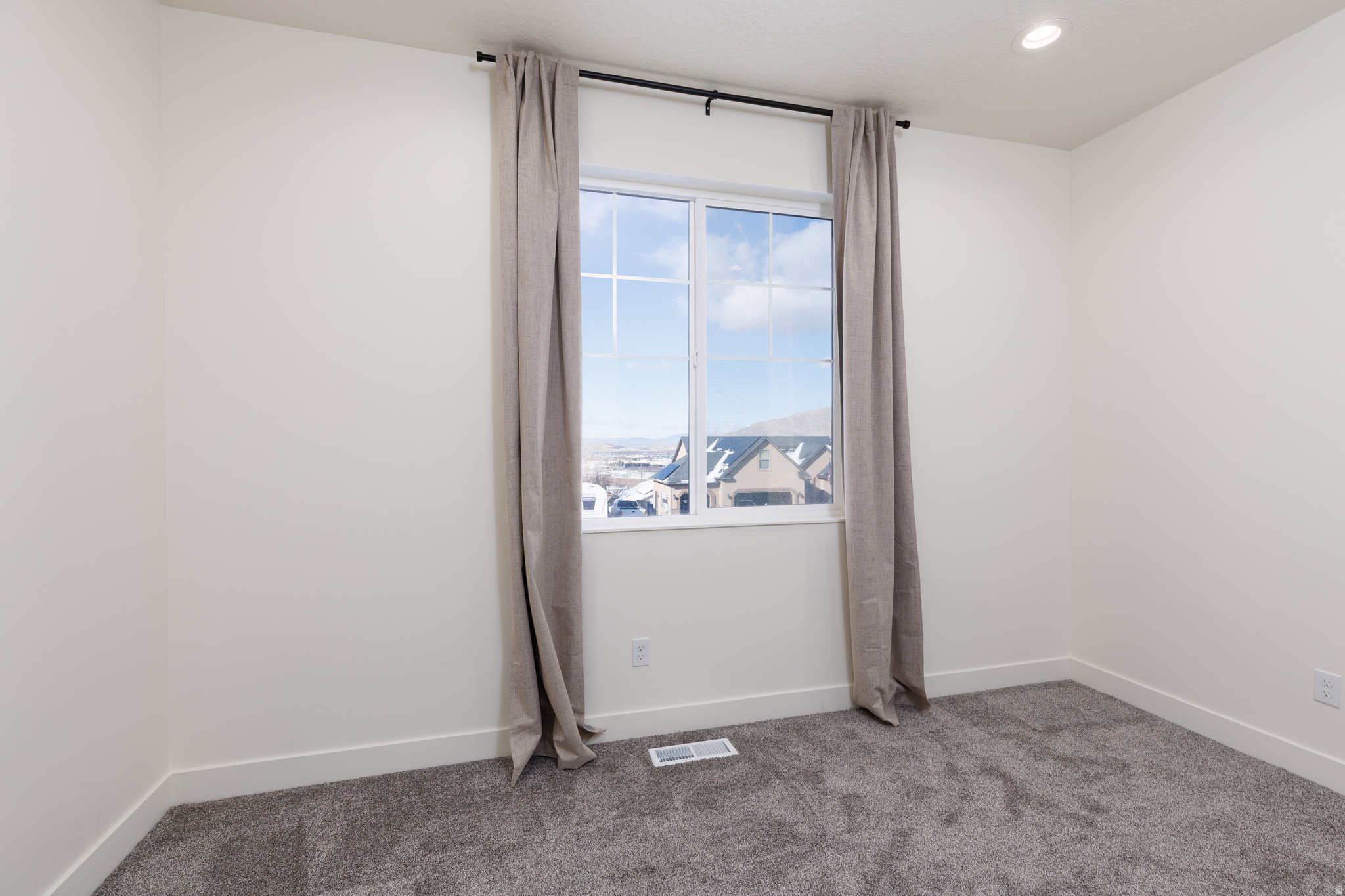 EASTSIDE ESTATES - Residential