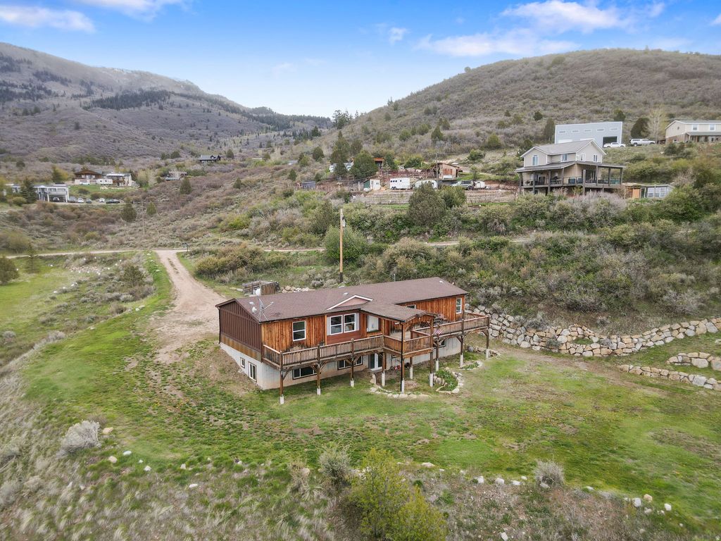 Photo of 290 SPLENDOR VALLEY RD, Kamas, UT 84036 (MLS # 2156410)