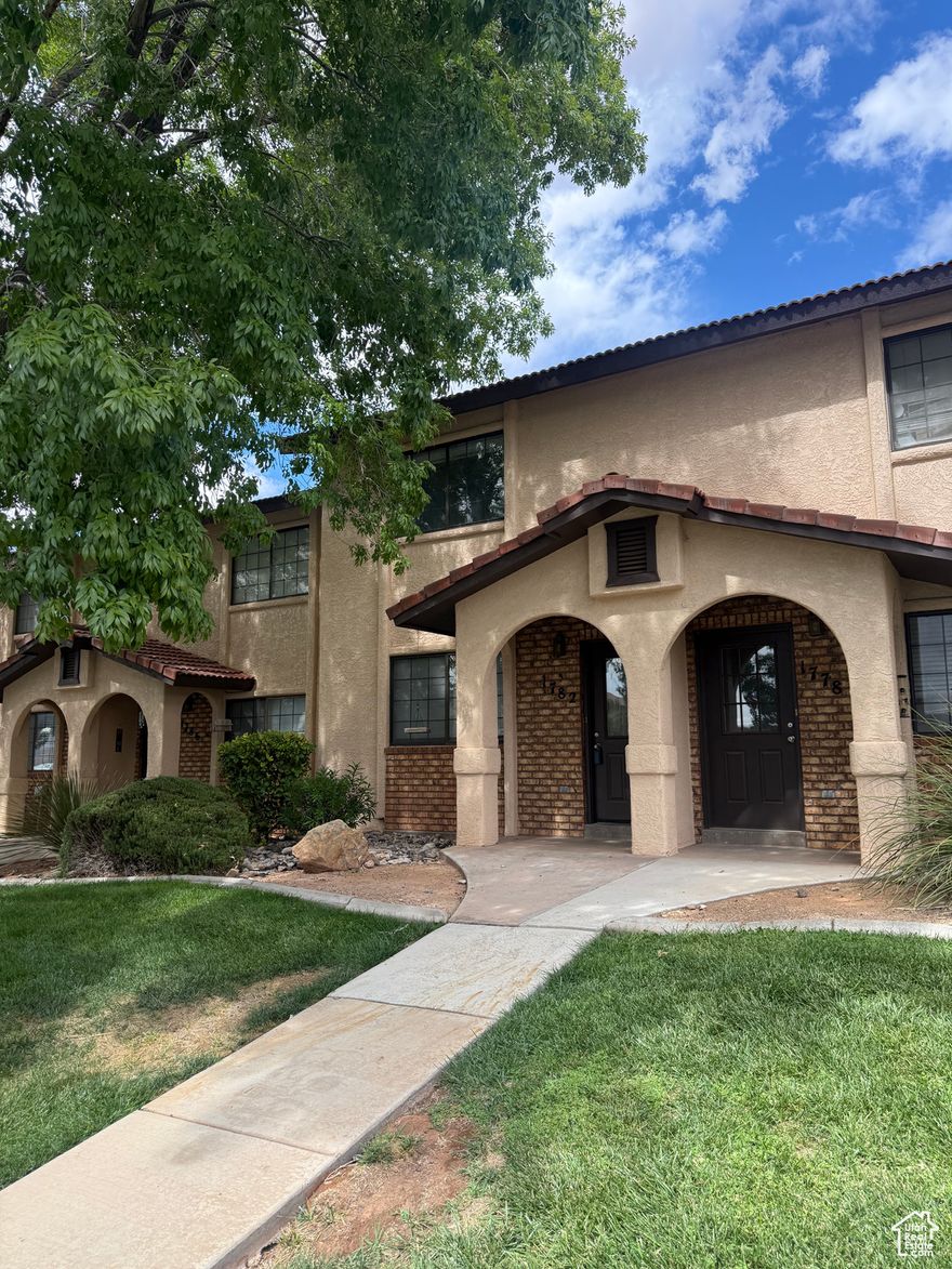 This is an excellent property for a first-time homebuyer or to keep as a rental. Brand new carpeting was installed throughout the unit this week. It's currently being rented out and has a great history of being consistently occupied. Bring your potential buyers to check this one out.