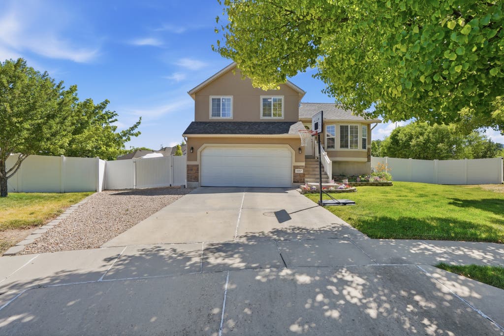 Photo of 3557 W LILLEHAMMER CIR, Taylorsville, UT 84129 (MLS # 2166150)