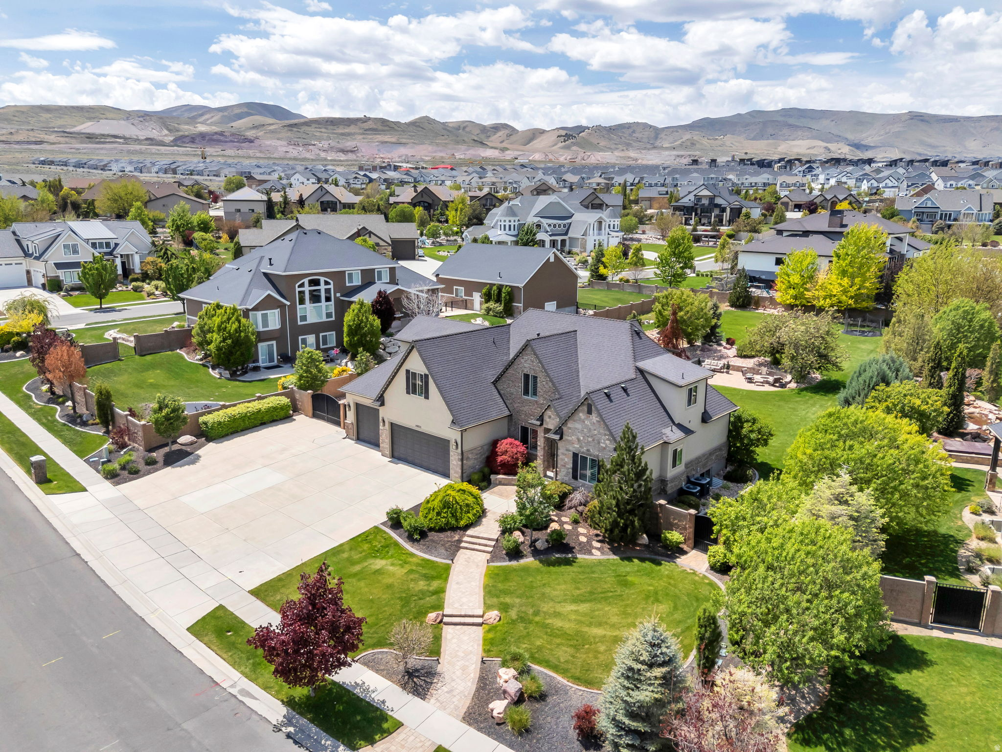 FALLS AT BOULDEN RID - Residential