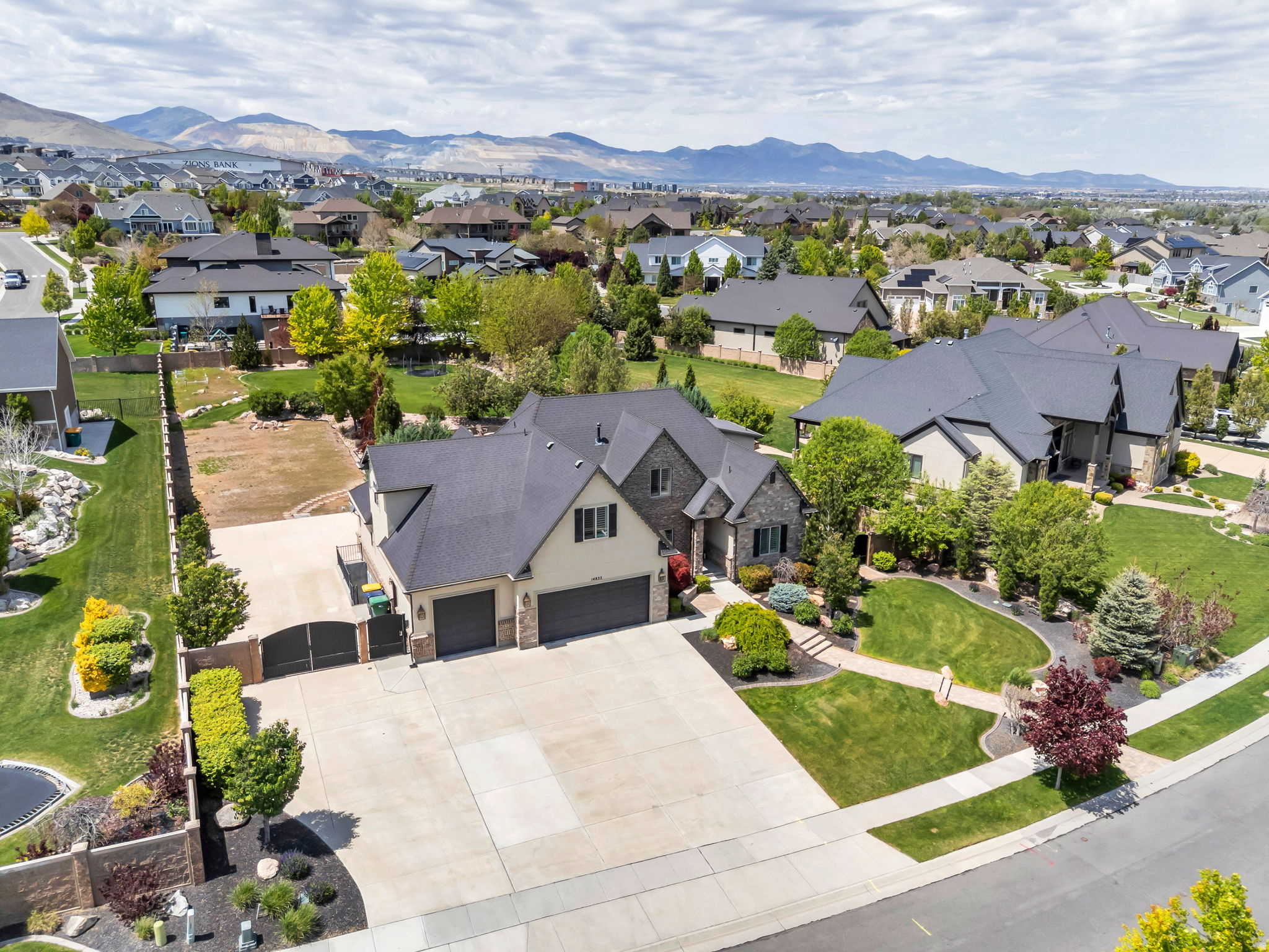 FALLS AT BOULDEN RID - Residential