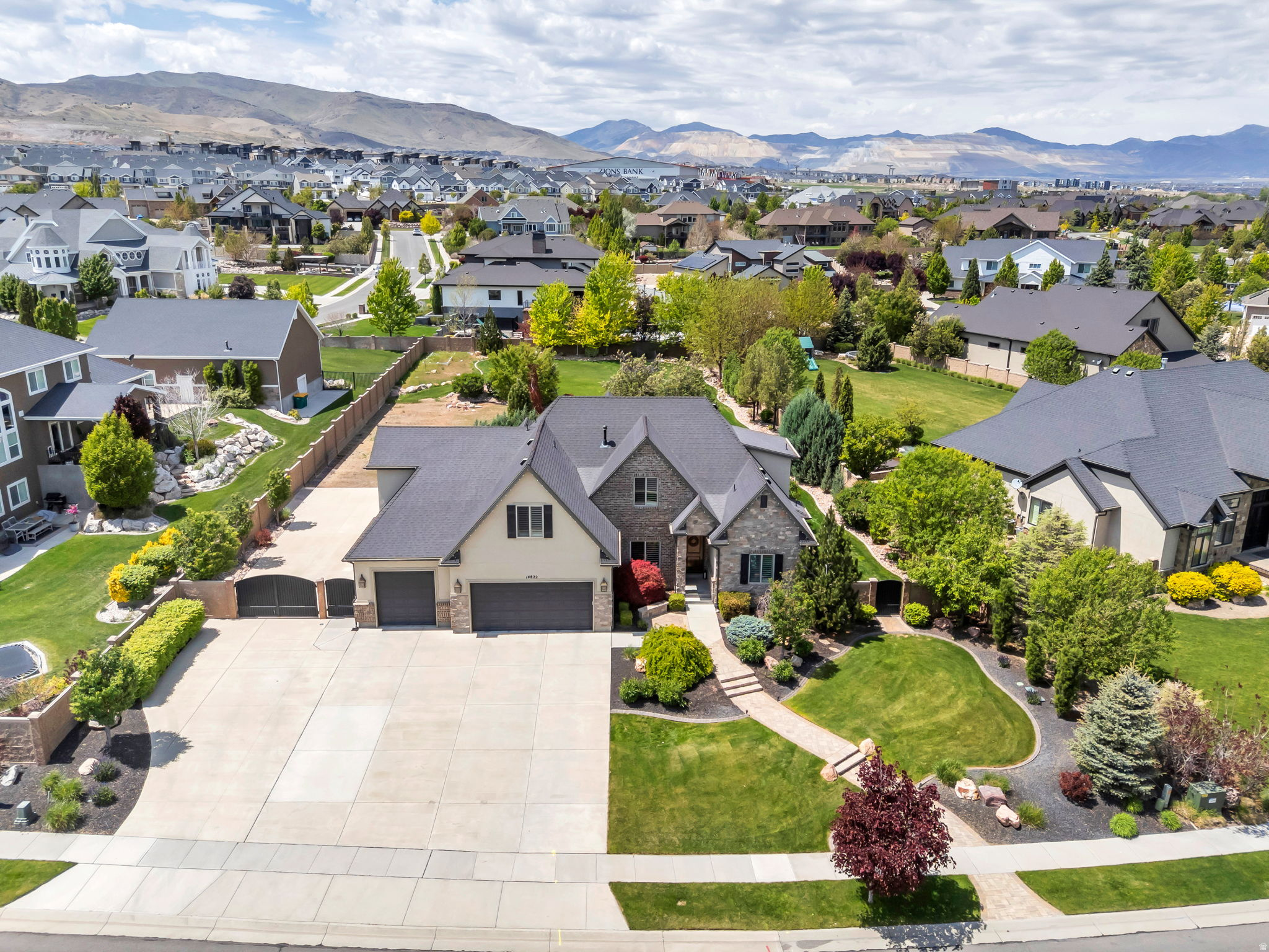 FALLS AT BOULDEN RID - Residential