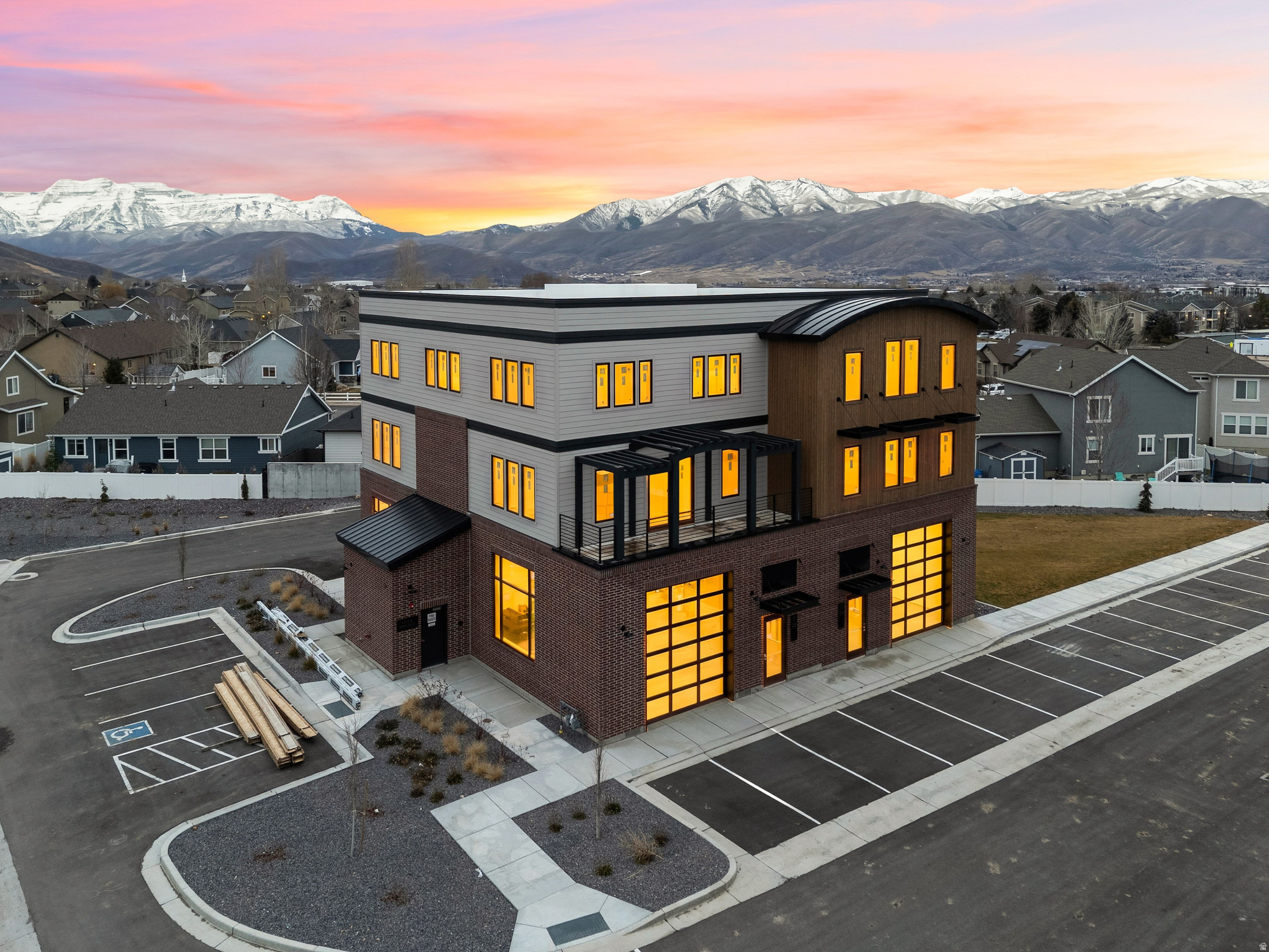 MOUNTAIN VIEW COMMON - Residential