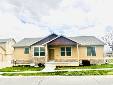 Townhouse For Sale - 3776 E Cunninghill Dr<br/> Eagle Mountain, UT 84005