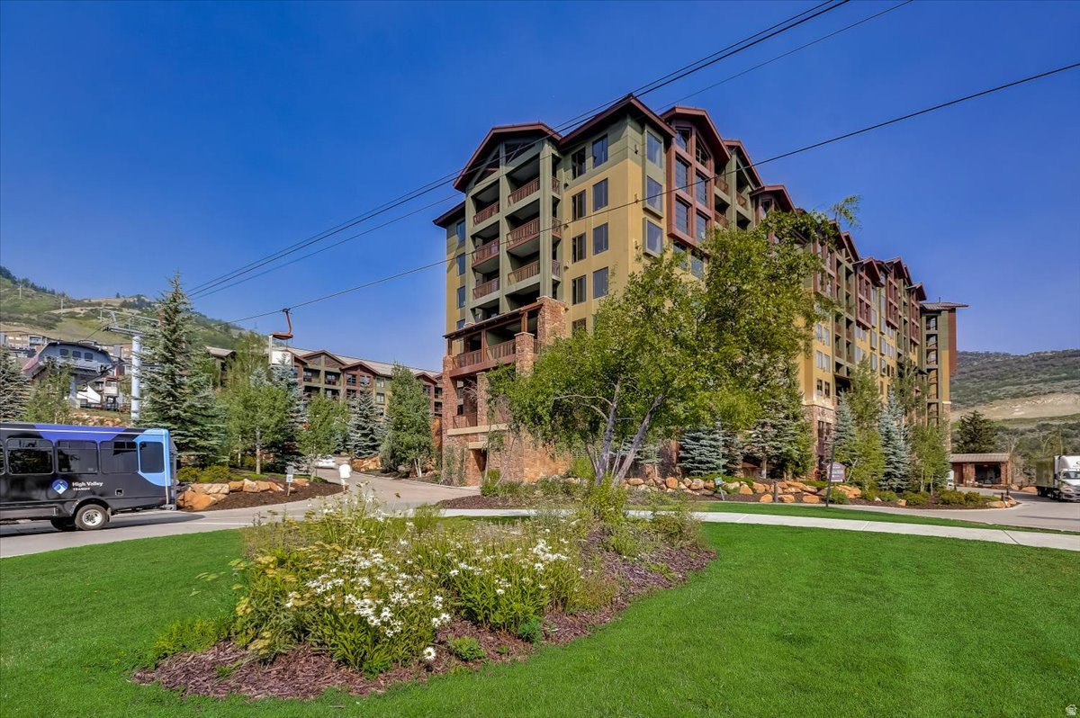 GRAND SUMMIT HOTEL - Residential