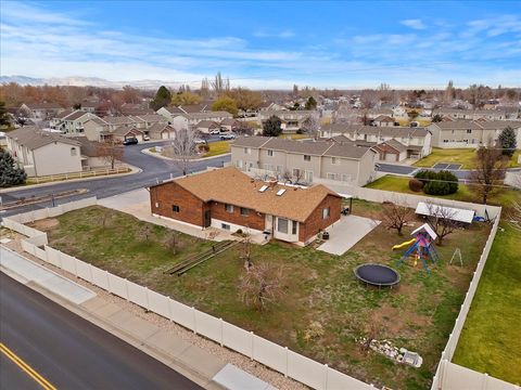 Tiny photo for 626 W 800 N, Clinton, UT 84015 (MLS # 2126154)