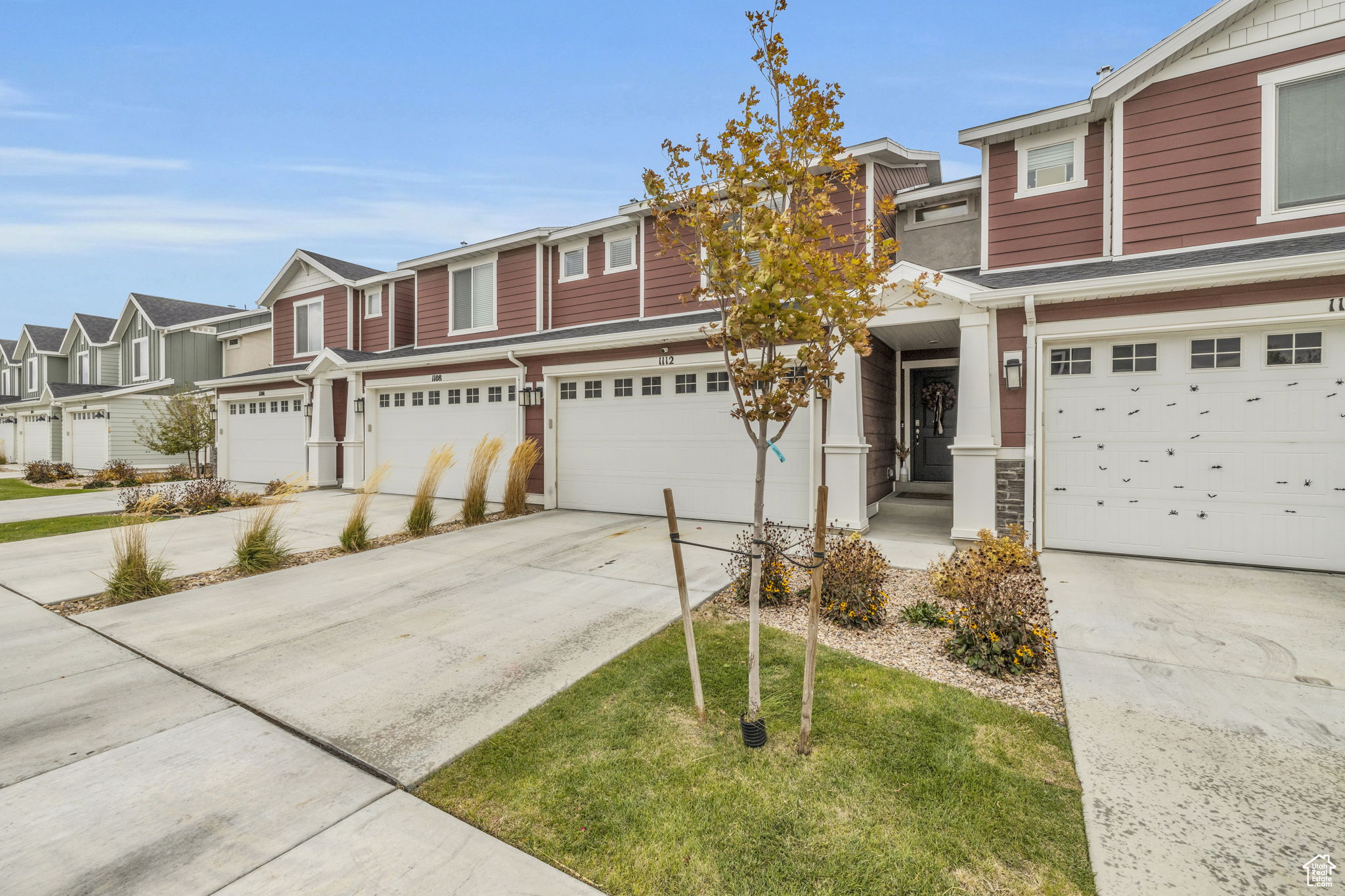 1112 E Waterway Ln, Saratoga Springs, Utah image 2