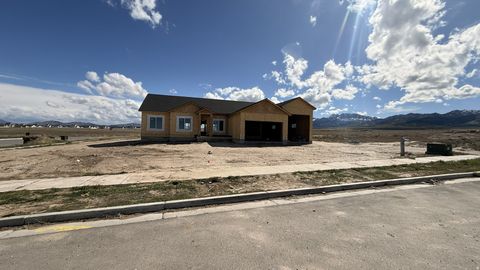 Photo of 903 W APPLE MILL RD N, South Jordan, UT 84095 (MLS # 2150241)