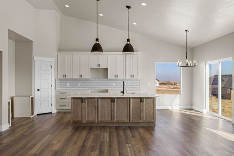 Tiny photo for 903 W APPLE MILL RD N, South Jordan, UT 84095 (MLS # 2150241)