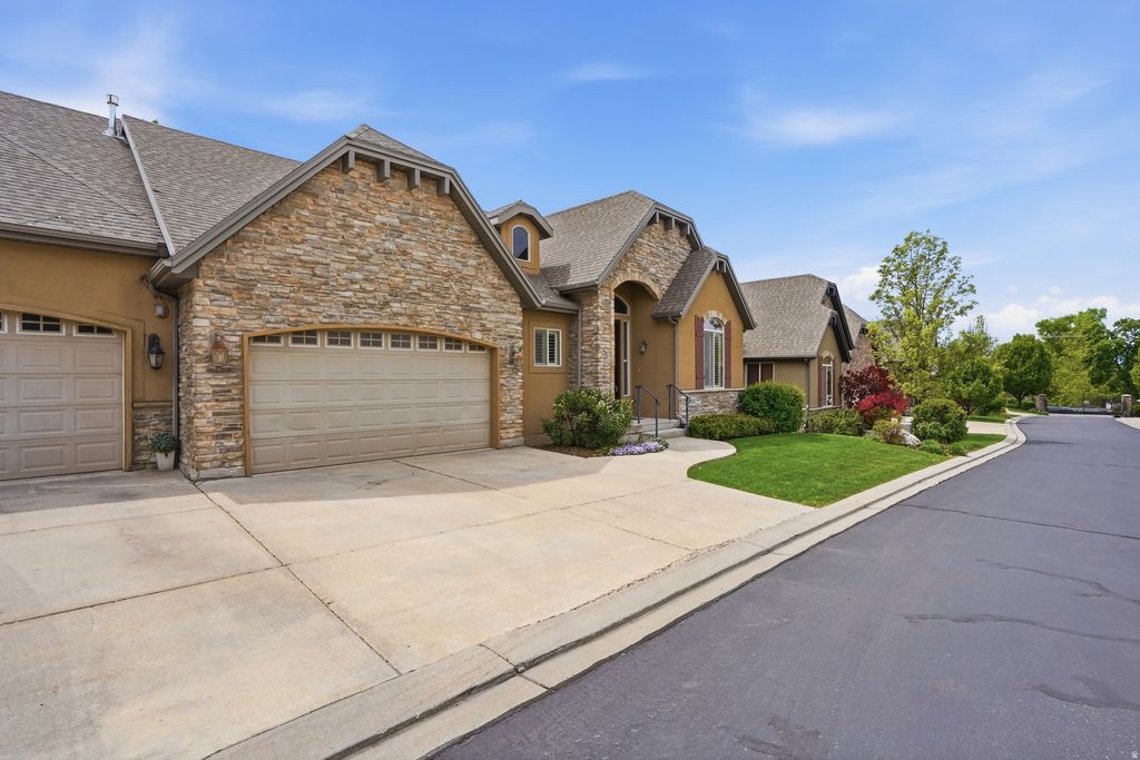 Photo of 1832 E PEYTON CT, Holladay, UT 84117 (MLS # 2154548)