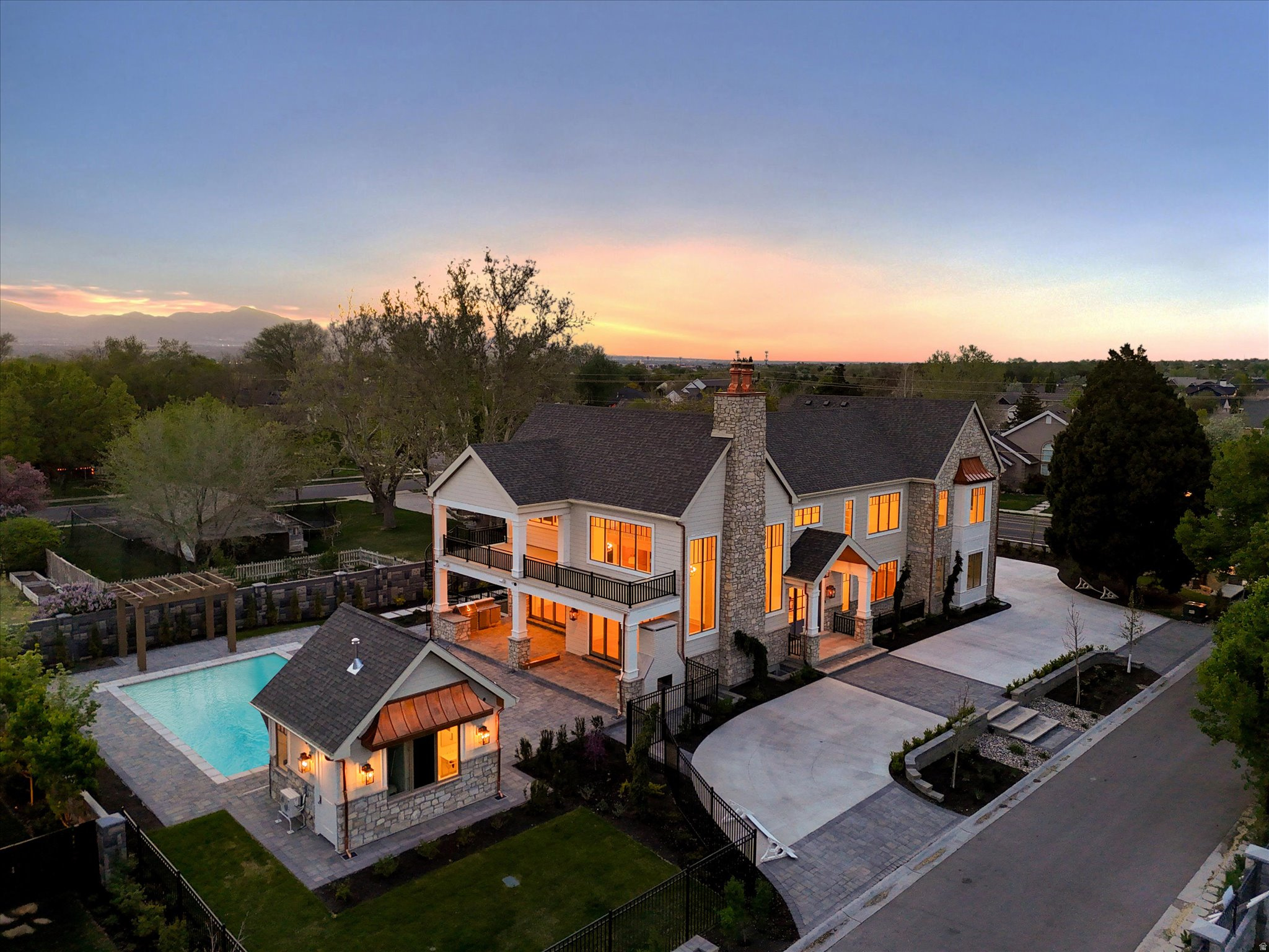 VIKING COURT - Residential