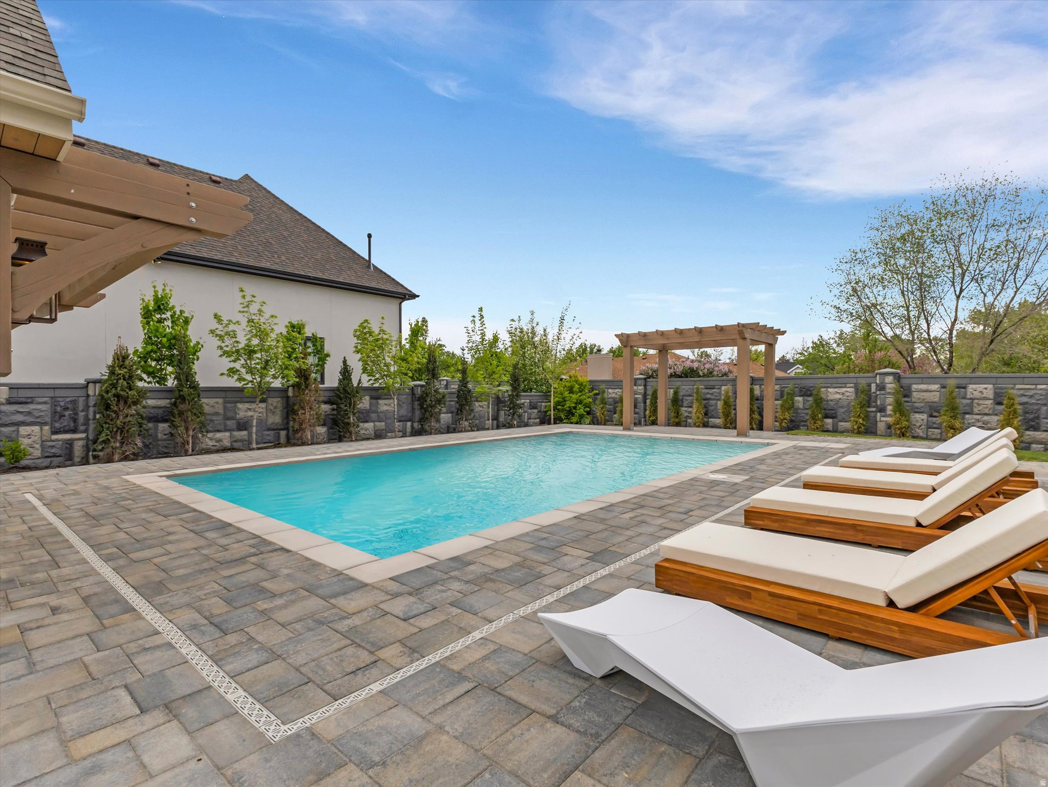 VIKING COURT - Residential