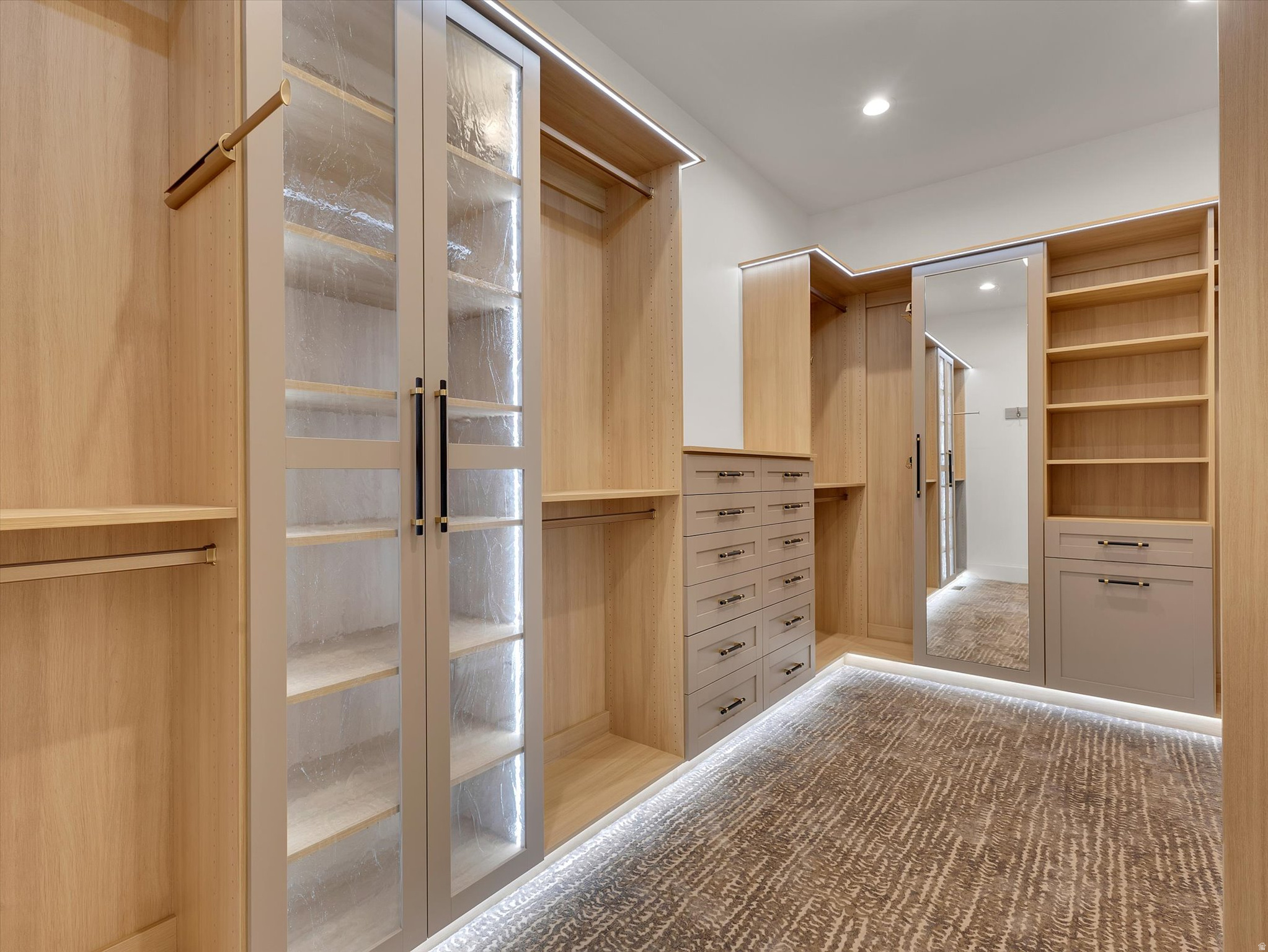 VIKING COURT - Residential