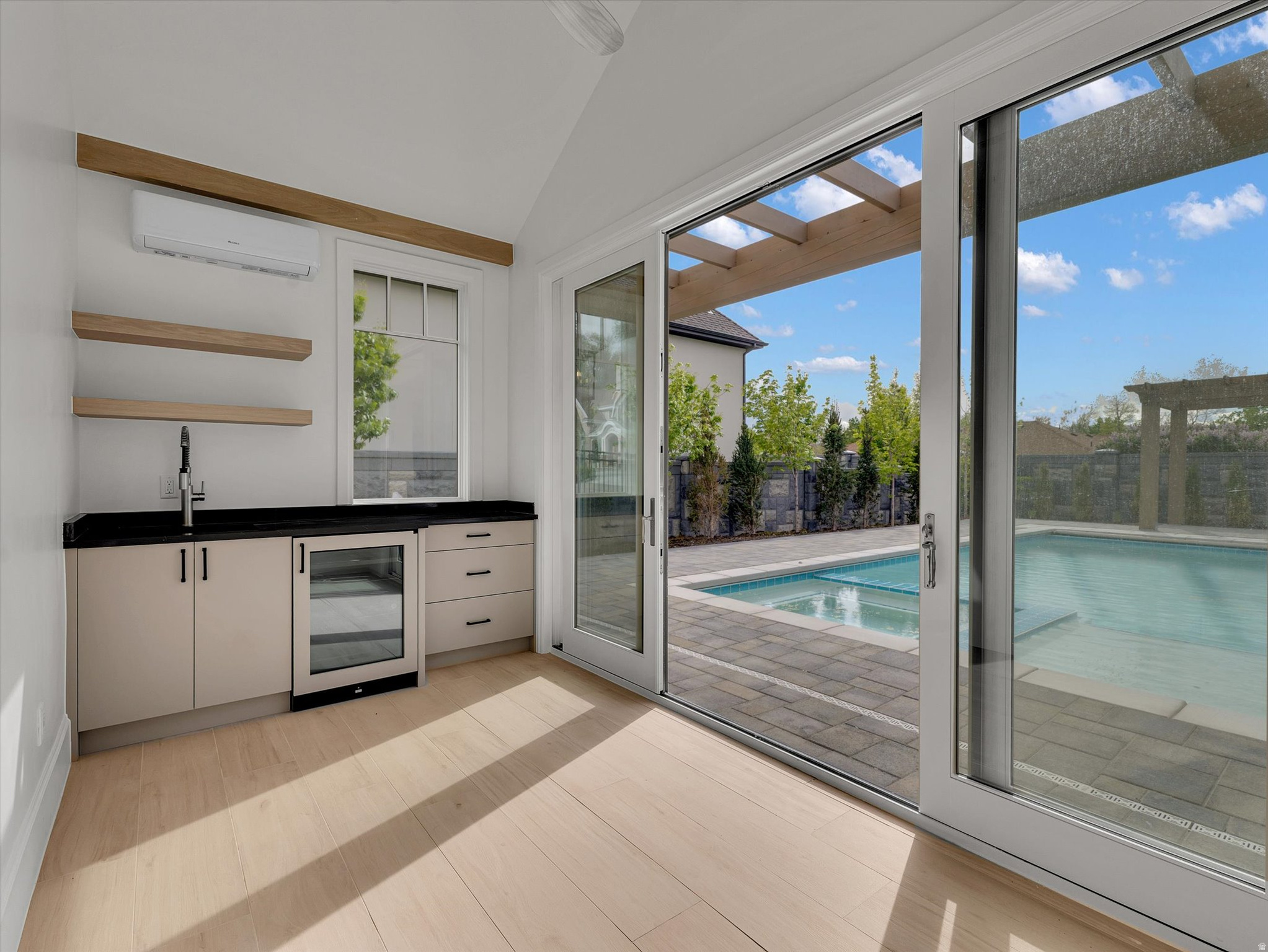 VIKING COURT - Residential