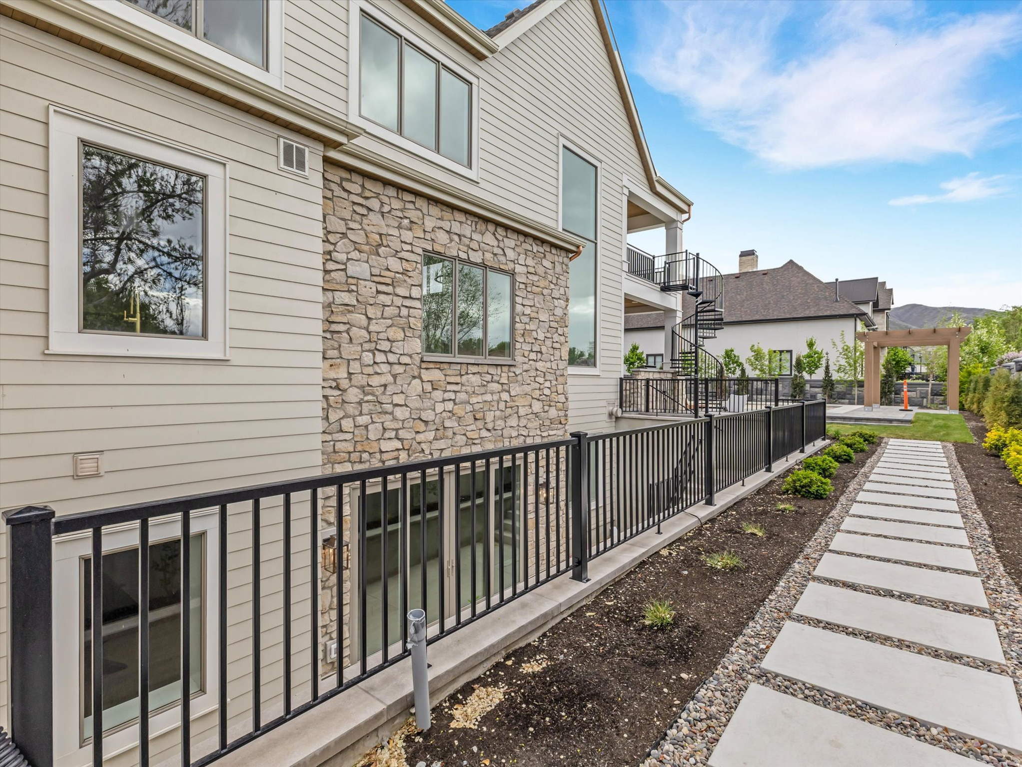 VIKING COURT - Residential