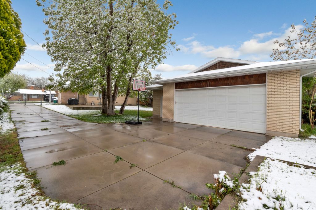 Photo of 1150 S 760 W, Woods Cross, UT 84087 (MLS # 2151547)
