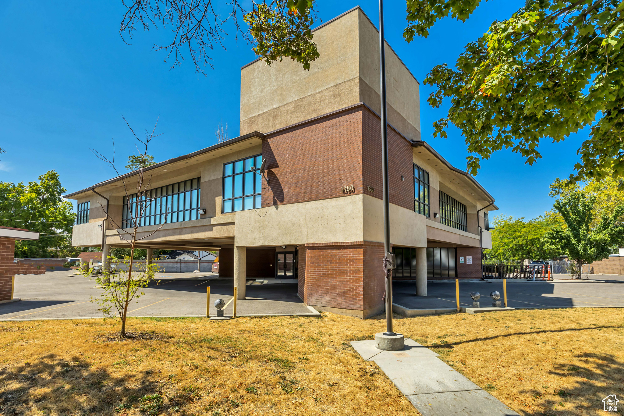SOUTH MAIN S - Commercial Sale