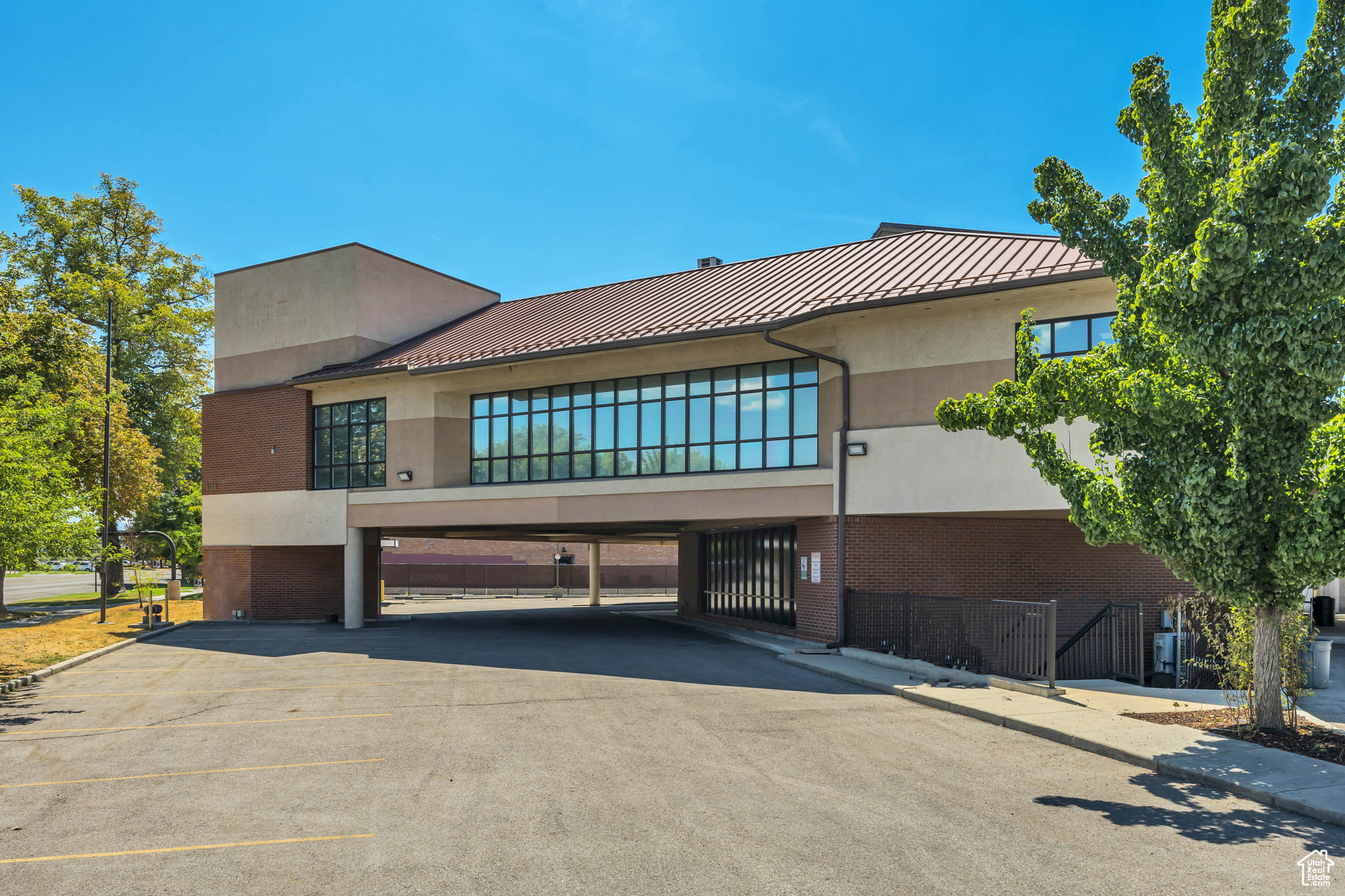 SOUTH MAIN S - Commercial Sale