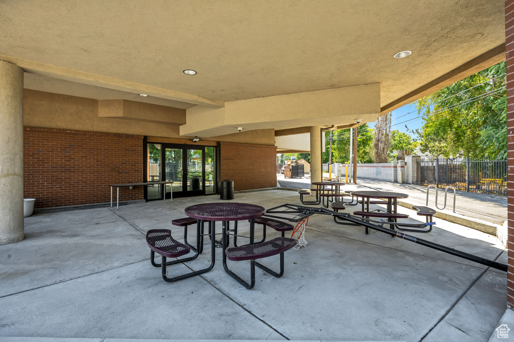 SOUTH MAIN S - Commercial Sale