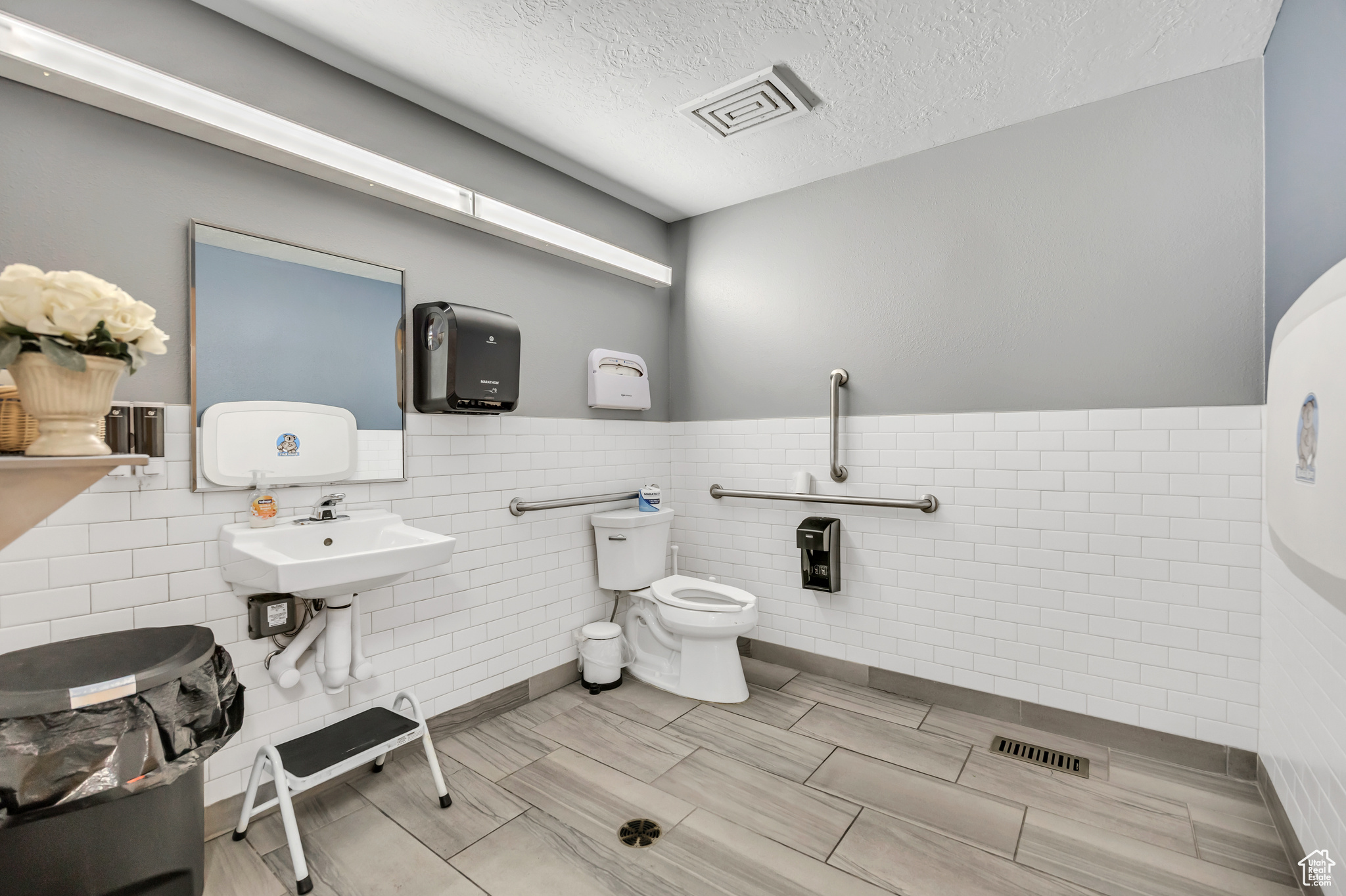SOUTH MAIN S - Commercial Sale