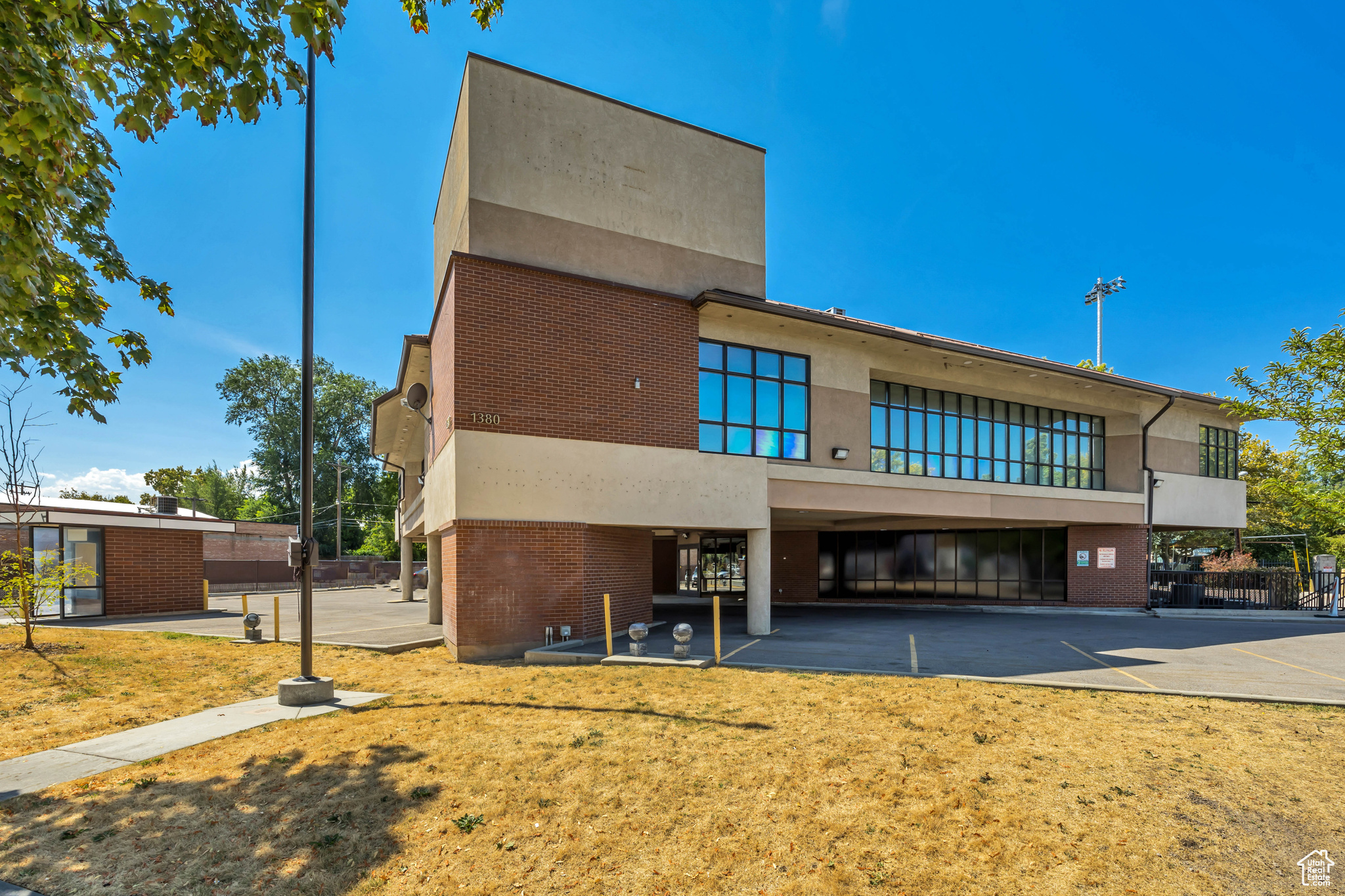 SOUTH MAIN S - Commercial Sale