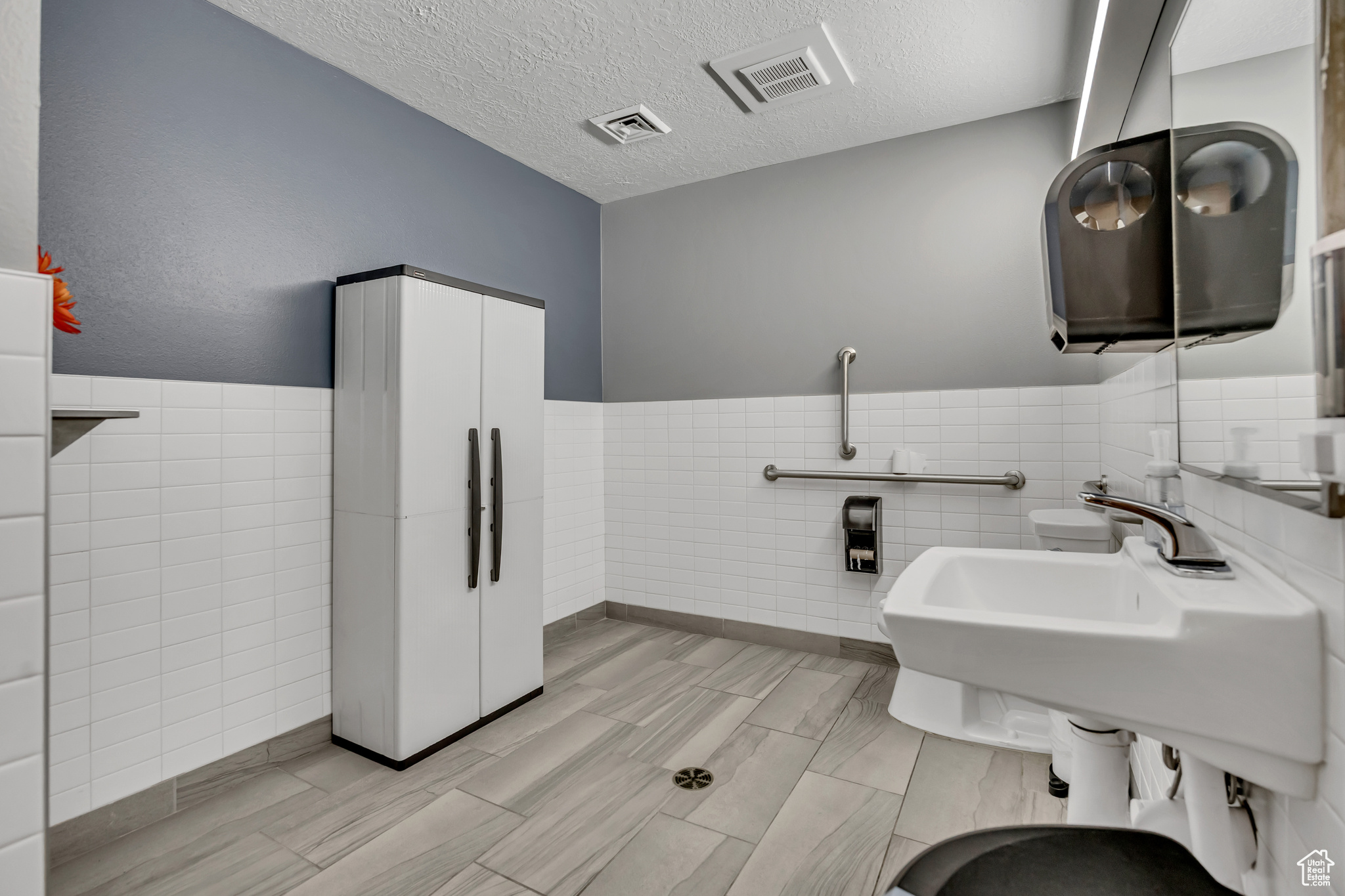 SOUTH MAIN S - Commercial Sale